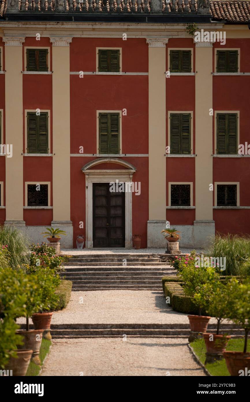 Villa Pellegrini ist allein in Castion Veronese, Verona, Veneto, Italien, in einer beherrschenden Stellung Stockfoto