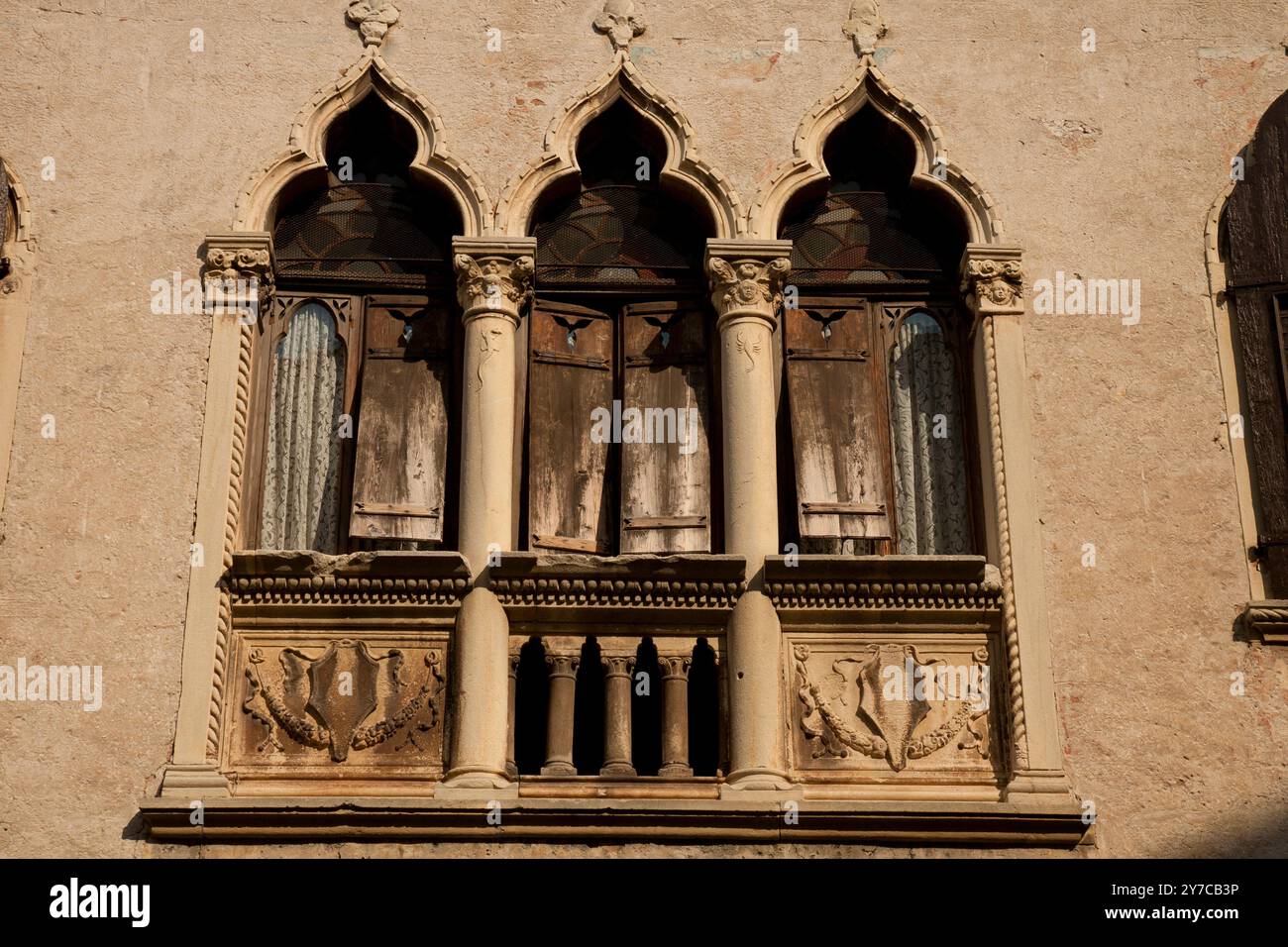 Soave ein römisches Zentrum an der Via Postumia im Mittelalter wurde es zu einem befestigten Dorf umgeben von mächtigen Mauern Provinz Verona, Veneto Italien Stockfoto