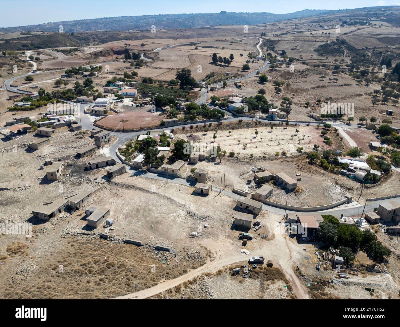 Drohnenansicht von Androlikou Dorf Paphos Bezirk, Republik Zypern Stockfoto