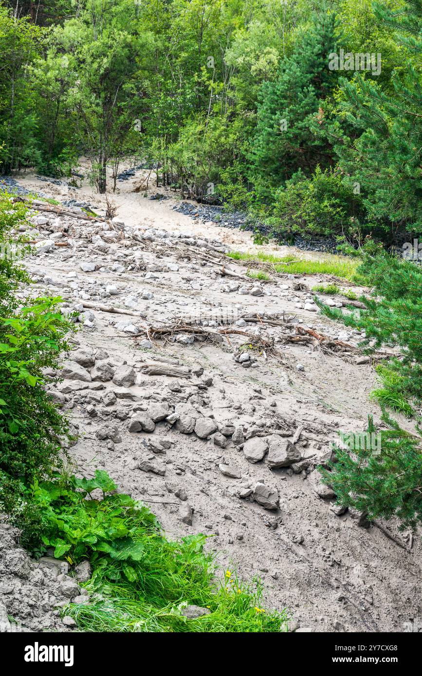 Trümmerfluss, natürliche Gefahr von einem Nebenfluss des Inn River, Engadine, Schweiz Stockfoto