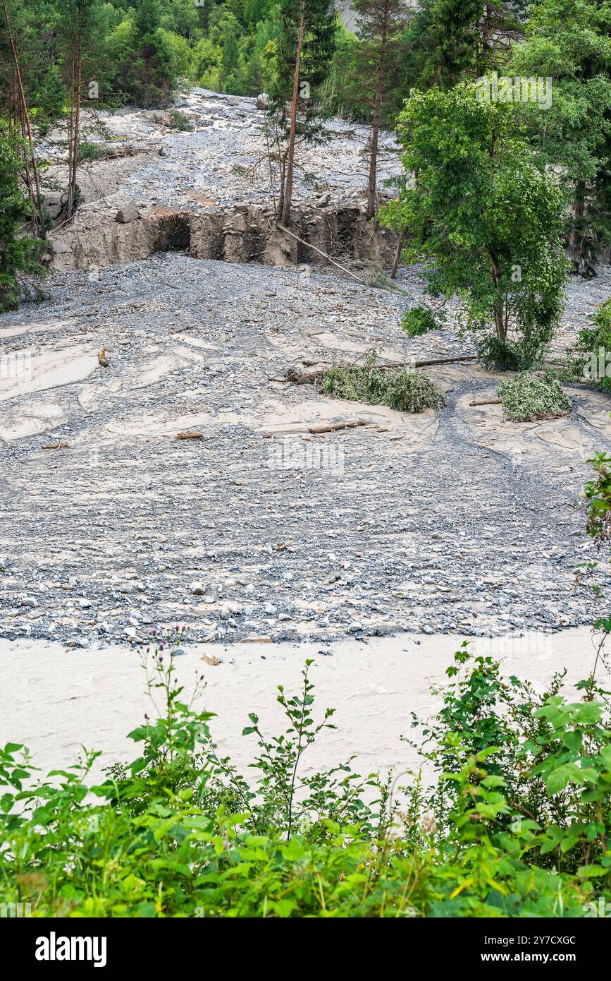 Trümmerfluss, natürliche Gefahr von einem Nebenfluss des Inn River, Engadine, Schweiz Stockfoto