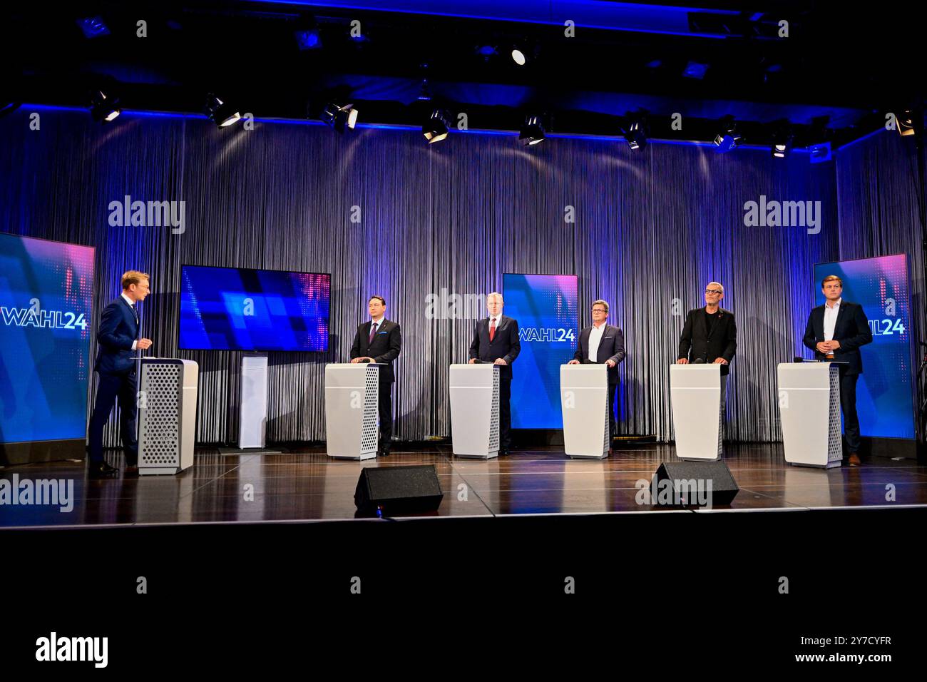 Linz, Österreich. September 2024. LINZ, ÖSTERREICH - 29. SEPTEMBER: Stefan Hartl (Chefredakteur ORF Oberoesterreich), LH-STV. Manfred Haimbuchner (FP), LH Thomas Stelzer (VP, Landeshauptmann Ooe), LR Michael Lindner (SP), Johannes Egger (Neos, Landesgeschaeftsfuehrer), LR Stefan Kaineder (die Gruenen) waehrend des Pressewahldienstes anlaesslich der Nationalratswahl 2024 im Ursulinenhof Linz am 29. September 2024 in Linz, Österreich.240929 SEPA 20 080 - 20240929 PD12329 Credit News: APA-Live Stockfoto