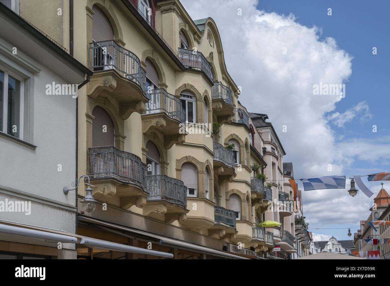 Ehemaliges Hotel Krosse, heute ein Wohn- und Geschäftshaus, erbaut im barocken Jugendstilstil in den Jahren 1907-2008, Bad Kissingen, Niederfranken, Bayern Stockfoto