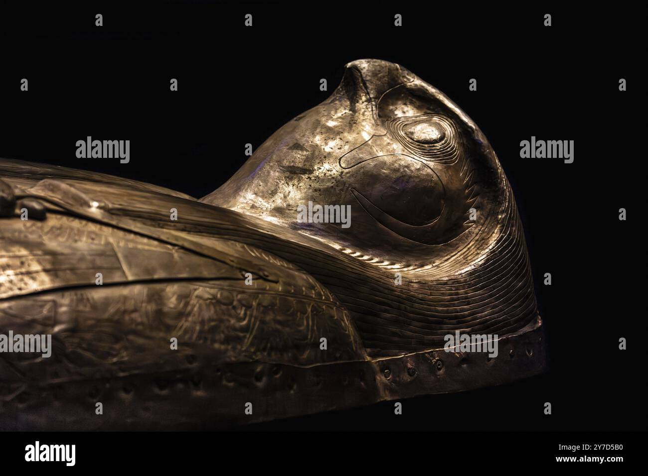 Deckel des Falkenkopfsarges von Sheshonq II. Aus der Ausstellung: Ramses der große und das Gold der Pharaonen, Köln, Nordrhein-Westfalen, GE Stockfoto