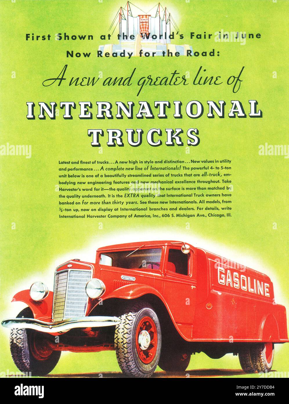 1934 International Harvester Truck Ad mit Benzinwagen Stockfoto