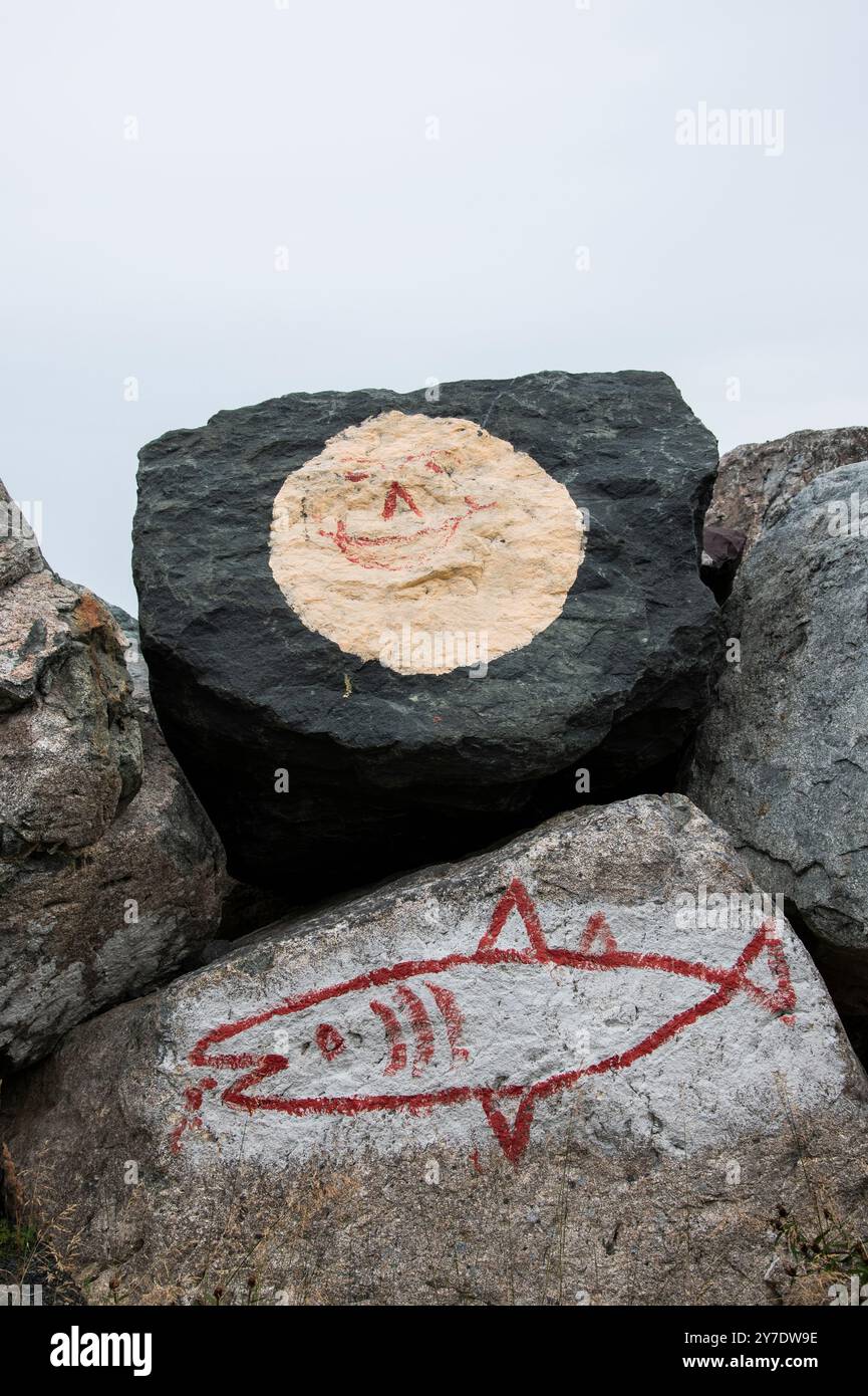 Graffiti von Fisch auf einem Felsen am Fährterminal in Portugal Cove St. Philip's, Neufundland & Labrador, Kanada Stockfoto