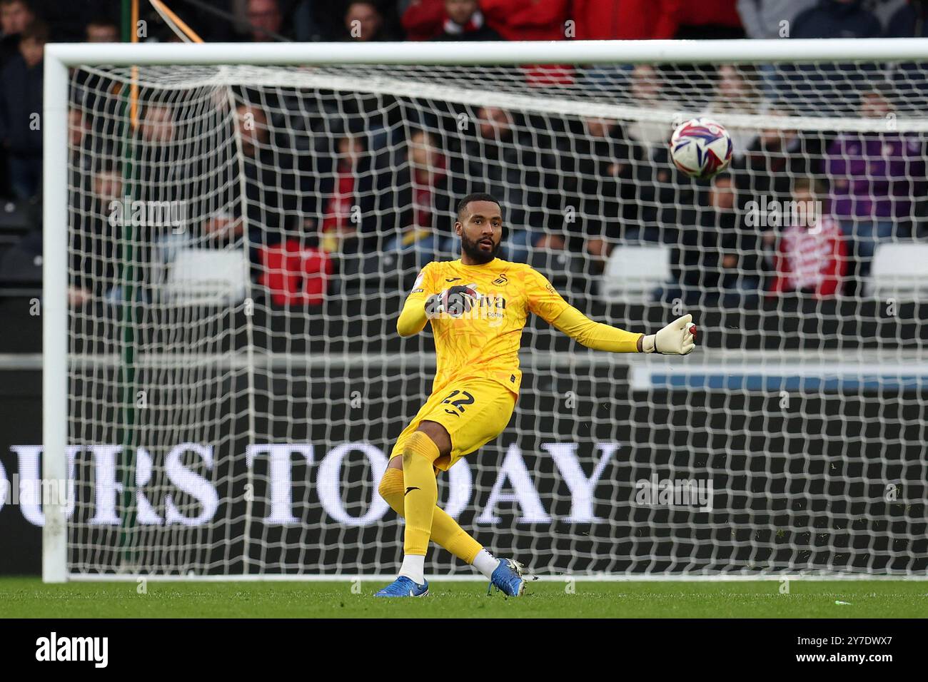 Lawrence Vigouroux, der Torhüter von Swansea City in Aktion. EFL Skybet Championship Match, Swansea City gegen Bristol City im Stadion Swansea.com in Swansea, Wales am Sonntag, den 29. September 2024. Dieses Bild darf nur für redaktionelle Zwecke verwendet werden. Nur redaktionelle Verwendung, Bild von Andrew Orchard/Andrew Orchard Sportfotografie/Alamy Live News Stockfoto