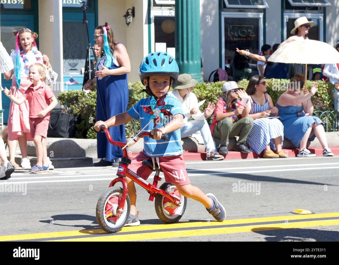 Alameda, KALIFORNIEN - 4. Juli 2023: Teilnehmer an der Alameda 4th of July Parade, einer der größten und längsten Independence Day Parade der Nation. Stockfoto