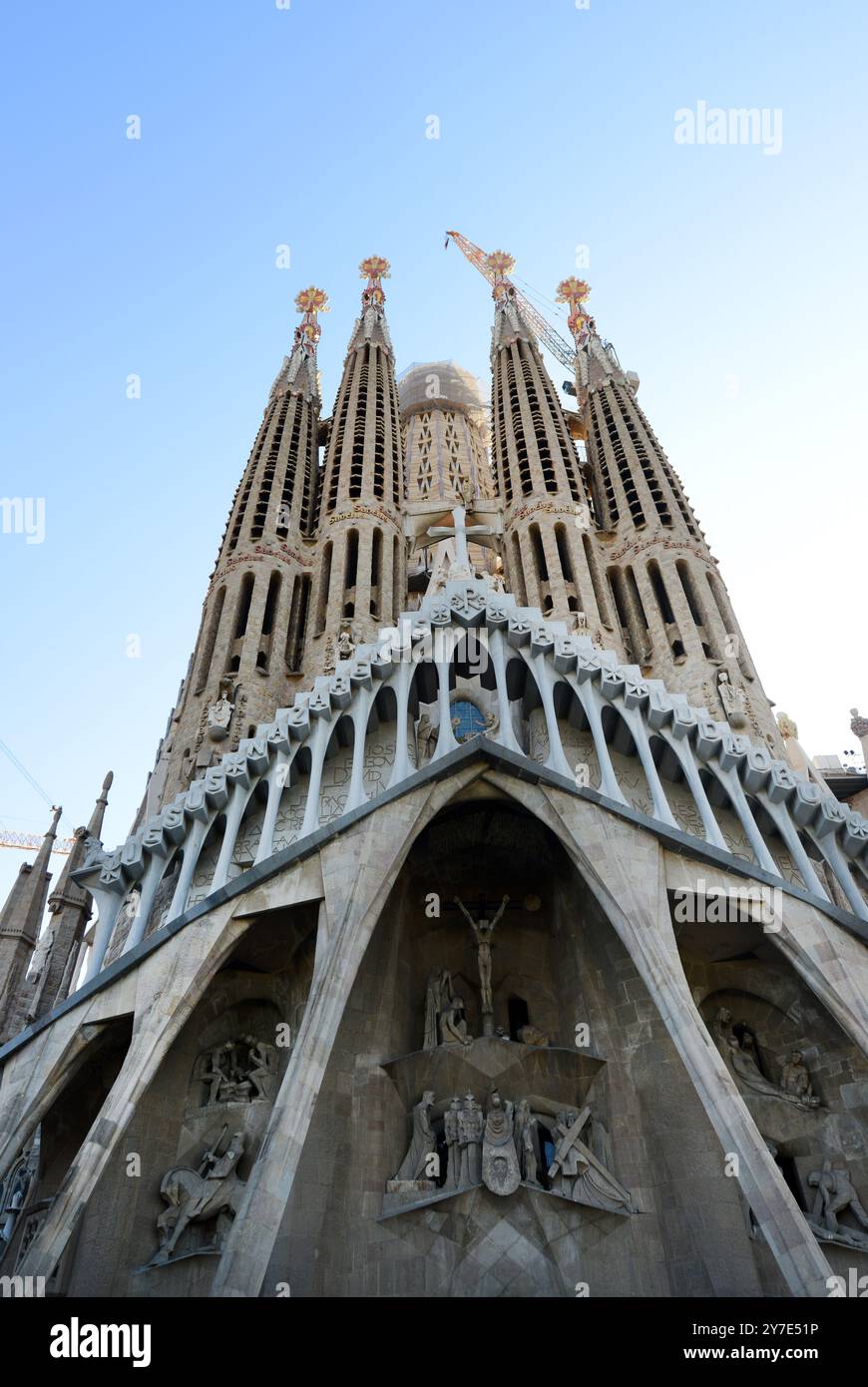 Die Passionsfassade der Basilika Sagrada Familia in Barcelona, Spanien. Stockfoto