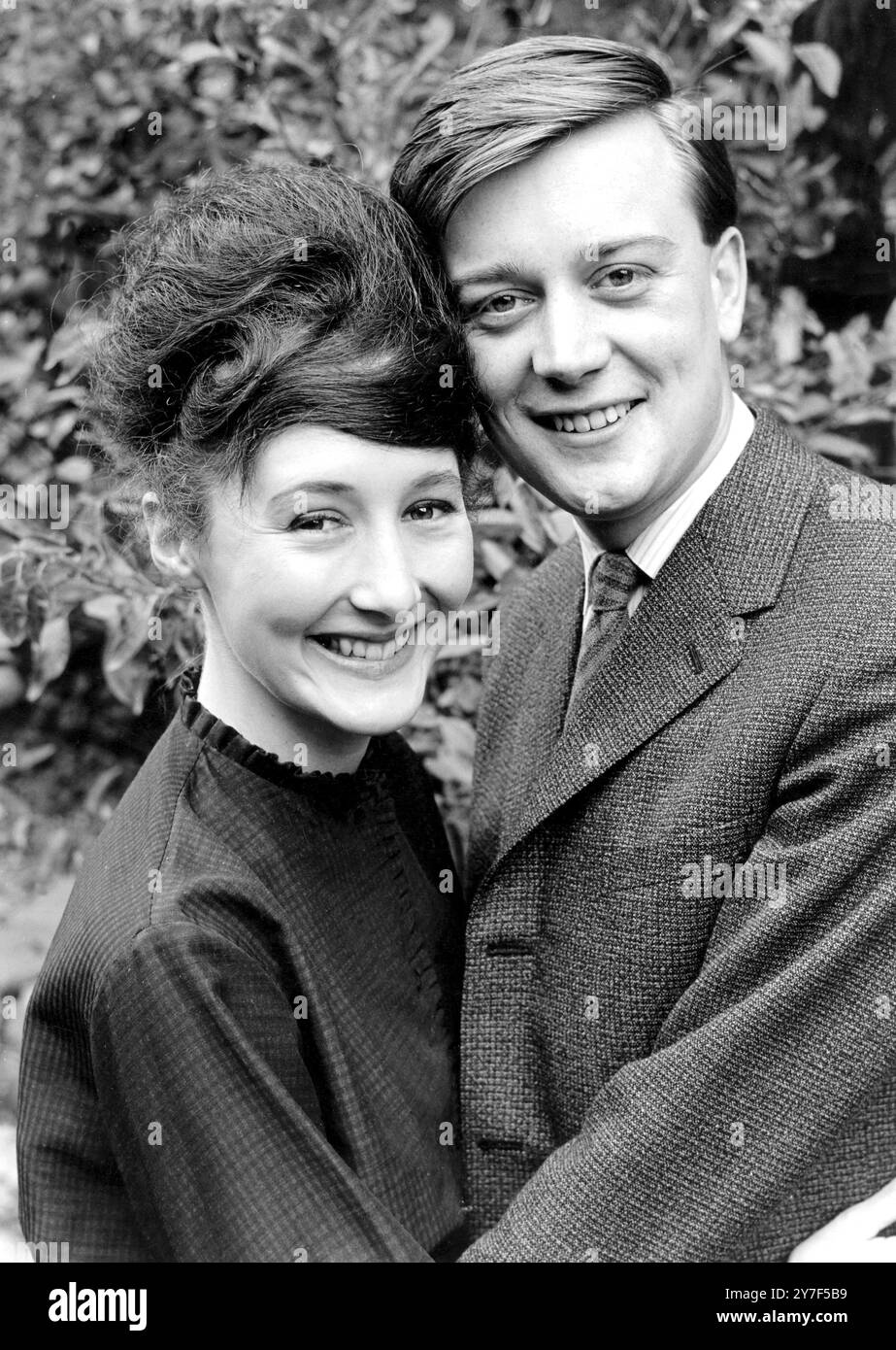 Kenneth Clarke und die Verlobte Gillian Edwards wurden im August 1964 vorgestellt, nachdem sie ihre Verlobung angekündigt hatten Stockfoto