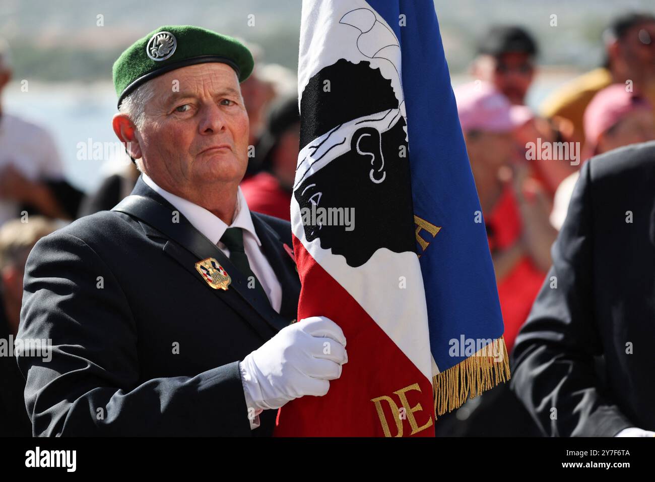 Legionäre des 2. Ausländischen Fallschirmregiments unter der Führung von General Cyrille Youchtchenko feiert am 29. September 2024 im Hafen von Calvi den Heiligen Michel. Korsika, Frankreich. Das 2e REP ist das einzige Luftregiment der französischen Fremdenlegion. Sie wurde Ende 1955 in Algerien gegründet und war in der Nähe der Stadt Calvi auf Korsika stationiert, seit sie Mitte 1967 von der algerischen Bou SFER dorthin zog. Die 2e REP nahm aktiv am Algerienkrieg (1954–62) Teil. 1978 wurde es dank des erfolgreichen Betriebs in Kolwezi weltweit bekannt. Foto von Shootpix/ABACAPRESS. KOM Stockfoto