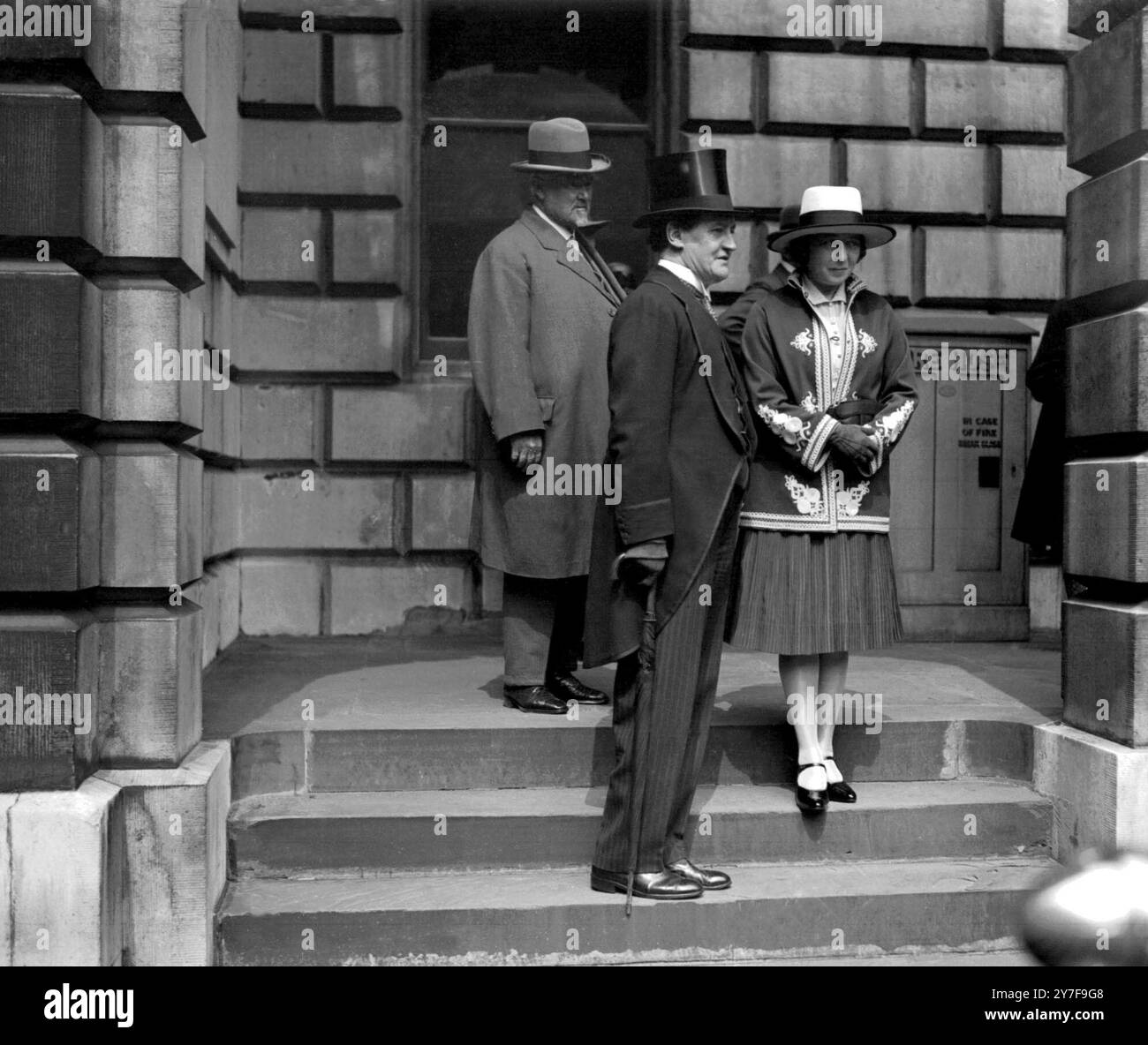 Privater Tag mit Blick auf die Royal Academy Mr. Henry Ainley und Dame Laura Knight Mullan. 1930 Stockfoto