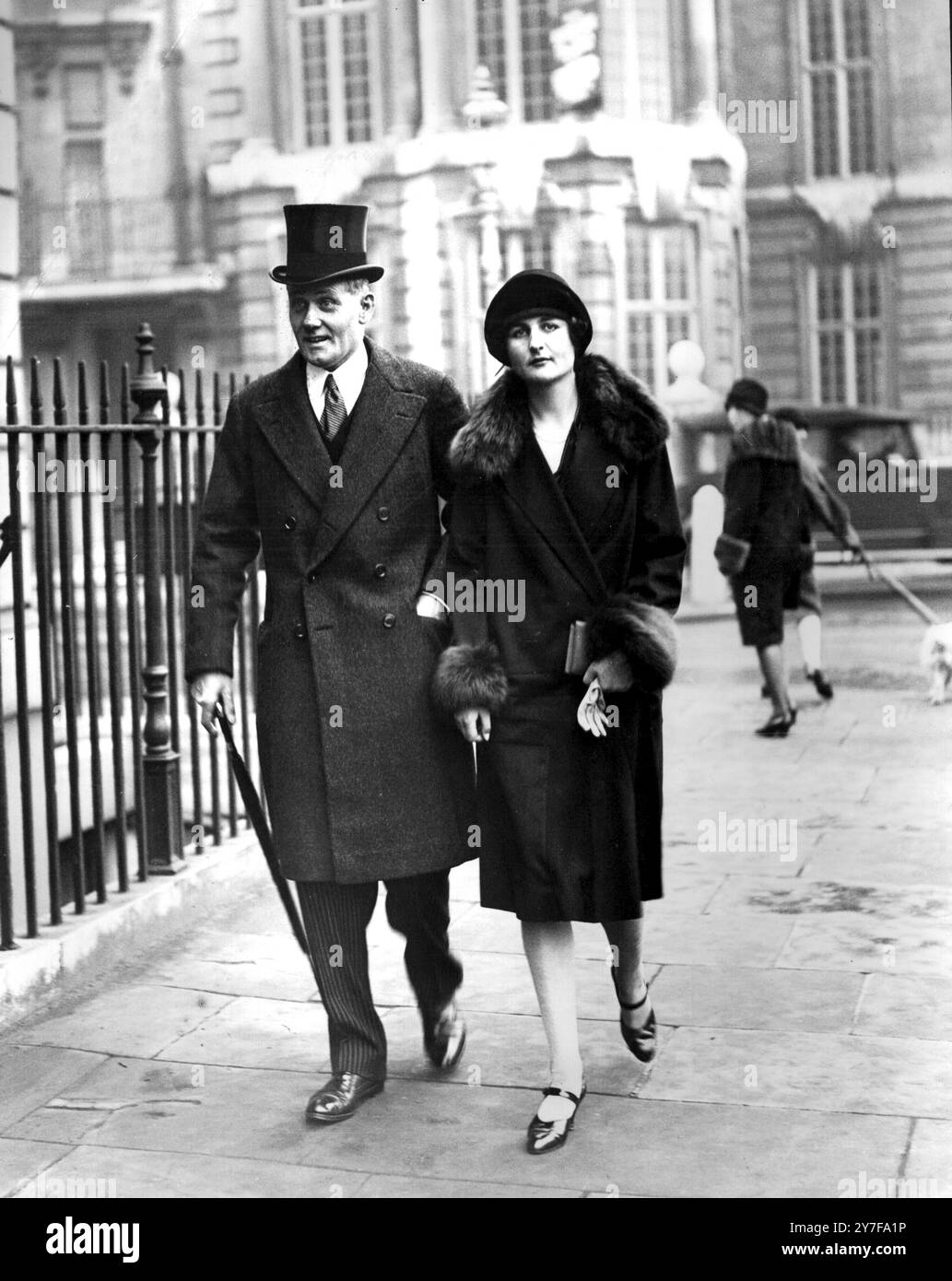 Hr. Nancy Mitford mit Mr. Milnes Gaskell London Stockfoto