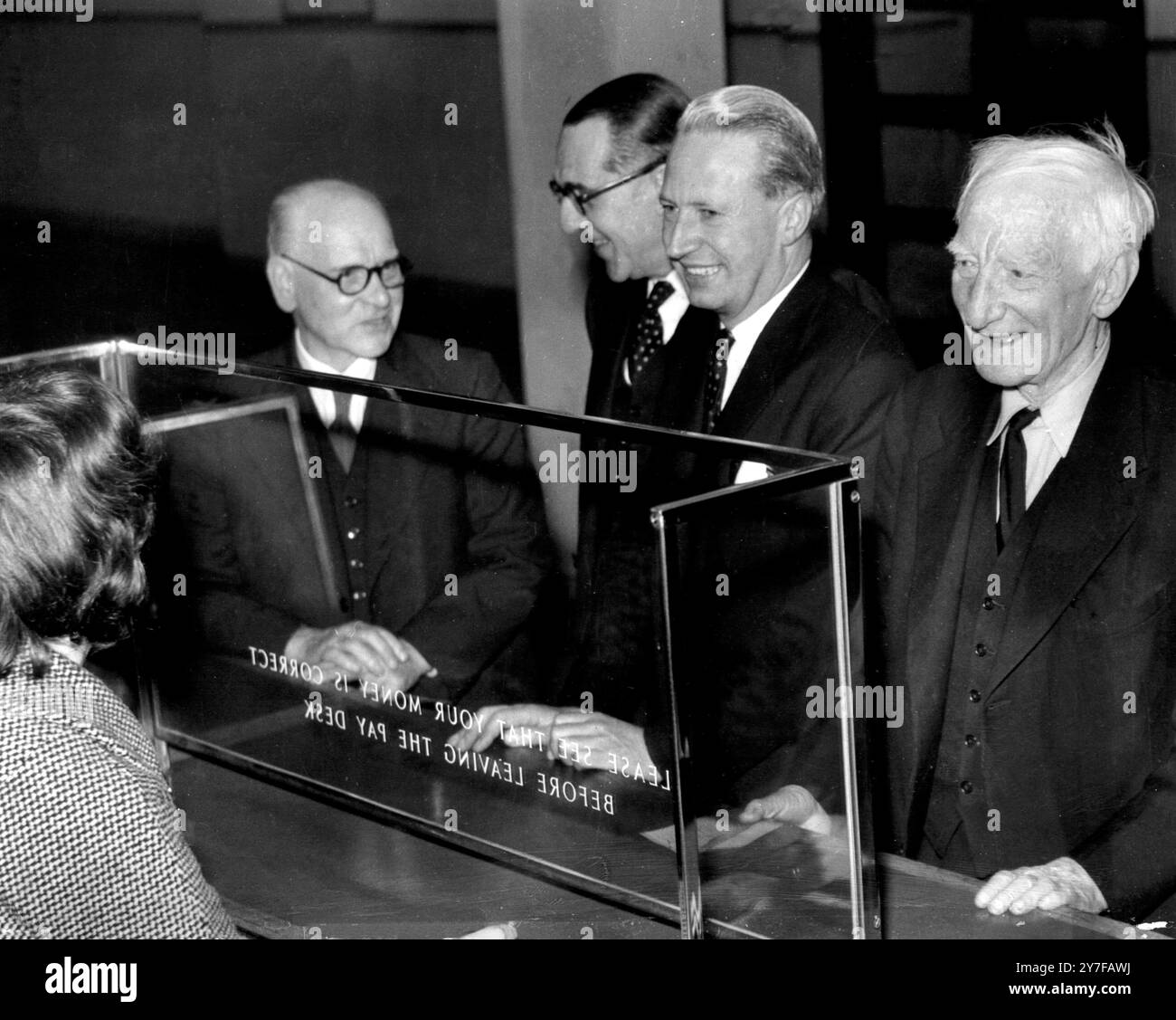 Ein Foto aus dem Jahr 1960 von Lord Beveridge, dem Mann, der den Grundstein für den Wohlfahrtsstaat legte, der am 16. März 1963 im Alter von 84 Jahren in Oxford starb. Er war seit etwa einer Woche schwer krank. Sein Bericht über die soziale Sicherheit bildete die Grundlage des nationalen Gesundheitsdienstes und des nationalen Versicherungssystems. Stockfoto