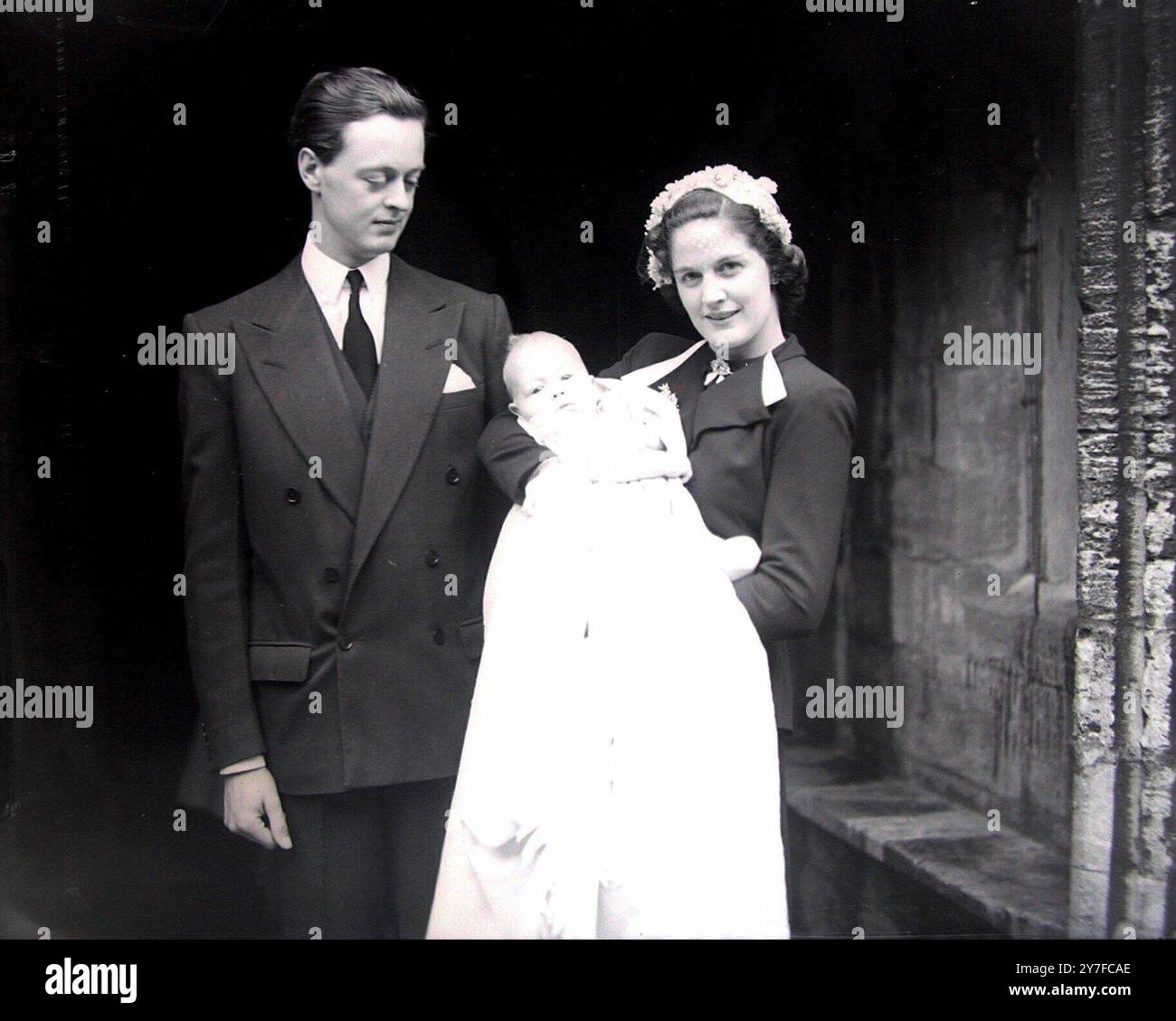 Marquess aand Marchioness of Blandford bei der Taufe ihres Sohnes John in der Woodstock Church. Woodstock, England - 29. März 1953 Stockfoto