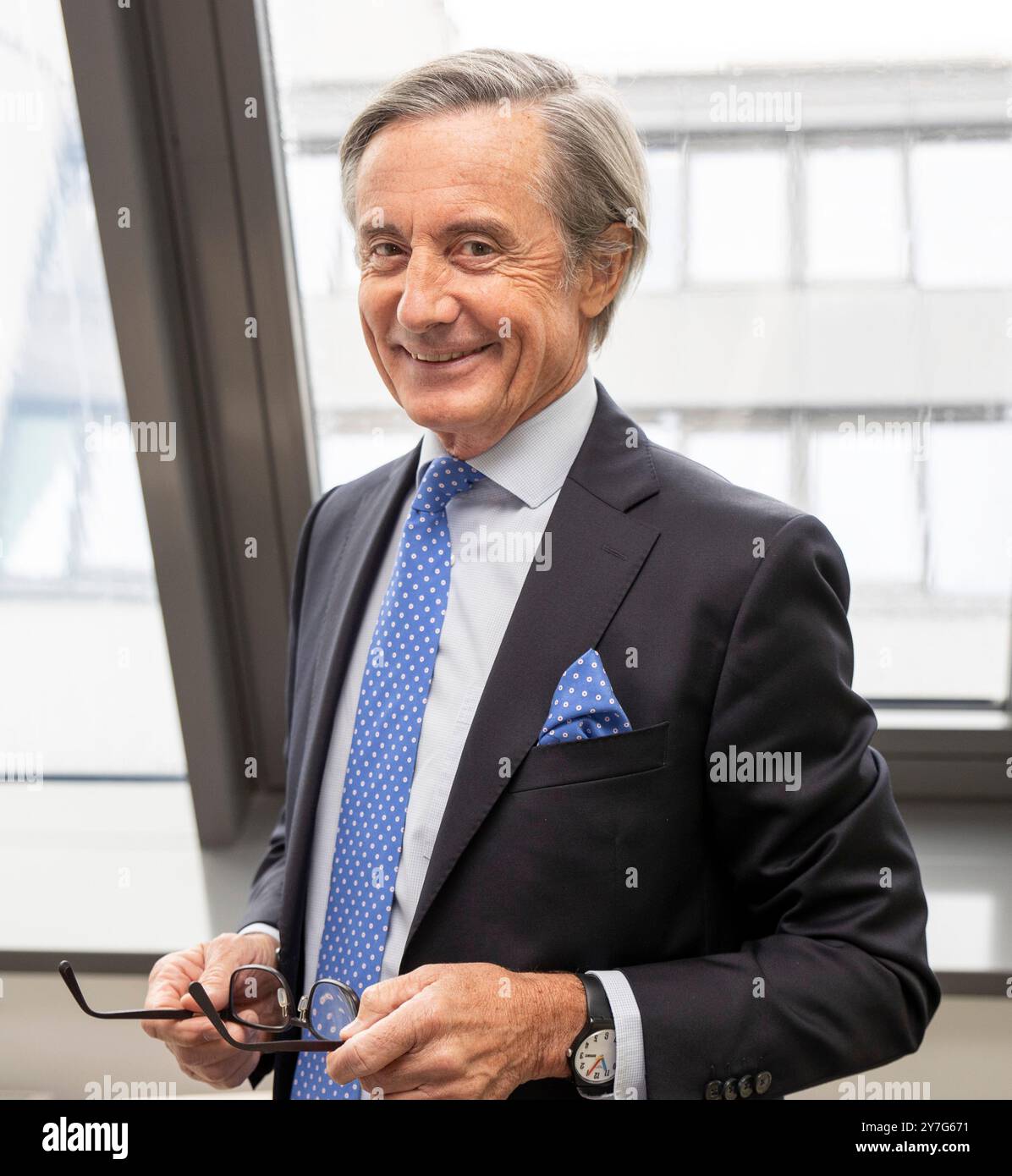 Peter Launsky-Tieffenthal ist ein österreichischer Spitzen-Diplomat. Er war Unterstaatssekretär der Vereinten Nationen für Kommunikation und Öffentlichkeitsarbeit und von 2015 bis 2017 leitete er als Sektionschef die Sektion VII im Bundesministerium für Europa, Integration und Äußeres. Im Bild: Peter Launsky-Tieffenthal am 27. September 2024 in Wien. // Peter Launsky-Tieffenthal ist ein österreichischer Diplomat. Er war Untergeneralsekretär der Vereinten Nationen für Kommunikation und Öffentlichkeitsarbeit und leitete von 2015 bis 2017 die Sektion VII im Bundesministerium für Europa, Stockfoto