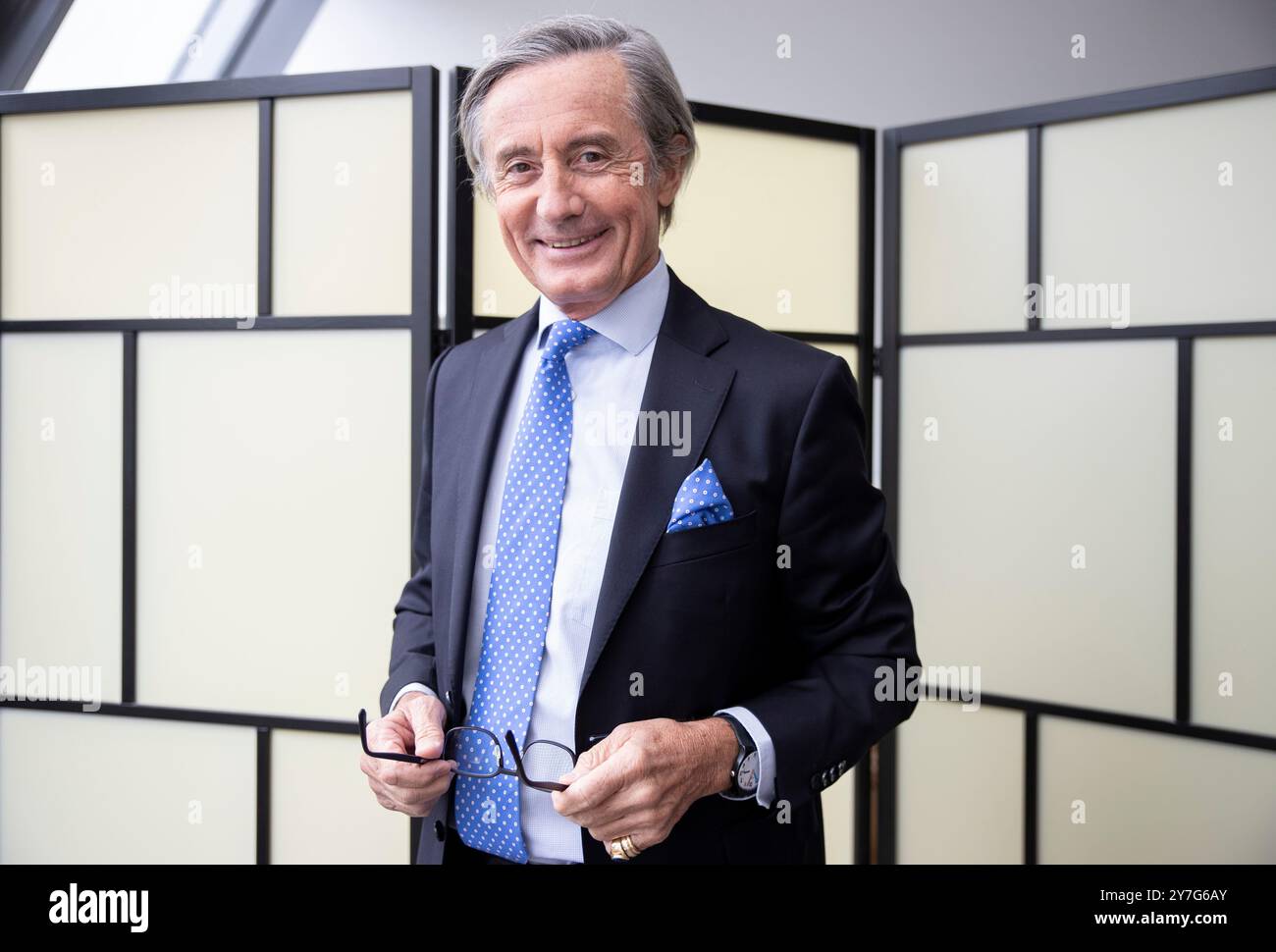 Peter Launsky-Tieffenthal ist ein österreichischer Spitzen-Diplomat. Er war Unterstaatssekretär der Vereinten Nationen für Kommunikation und Öffentlichkeitsarbeit und von 2015 bis 2017 leitete er als Sektionschef die Sektion VII im Bundesministerium für Europa, Integration und Äußeres. Im Bild: Peter Launsky-Tieffenthal am 27. September 2024 in Wien. // Peter Launsky-Tieffenthal ist ein österreichischer Diplomat. Er war Untergeneralsekretär der Vereinten Nationen für Kommunikation und Öffentlichkeitsarbeit und leitete von 2015 bis 2017 die Sektion VII im Bundesministerium für Europa, Stockfoto