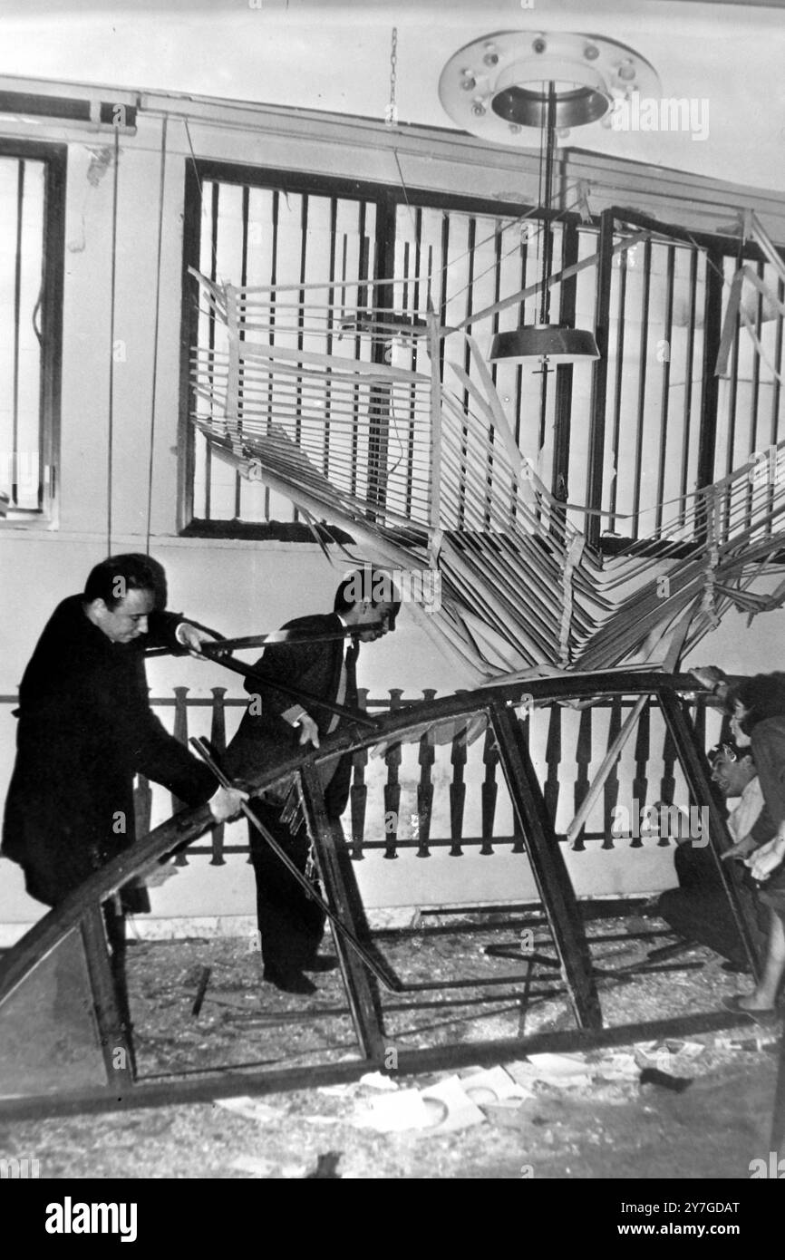 ANSCHLAG AUF DIE CHRISTLICH-DEMOKRATISCHE PARTEI IN ROM AUF RECHT & ORDNUNG; 18. NOVEMBER 1964 Stockfoto