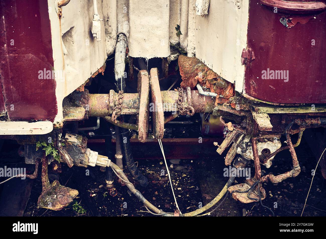 Kupplungen von zwei alten Eisenbahnwaggons Stockfoto