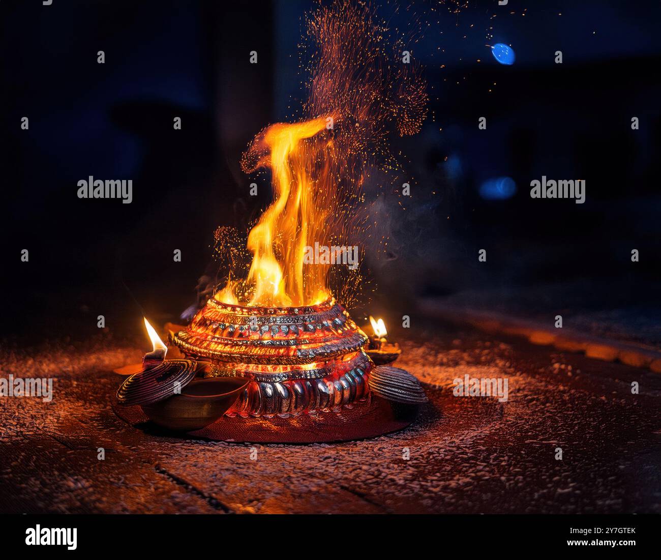 Heiliges Feuer während der Feier von Diwali, dem Lichterfest in Indien. Stockfoto