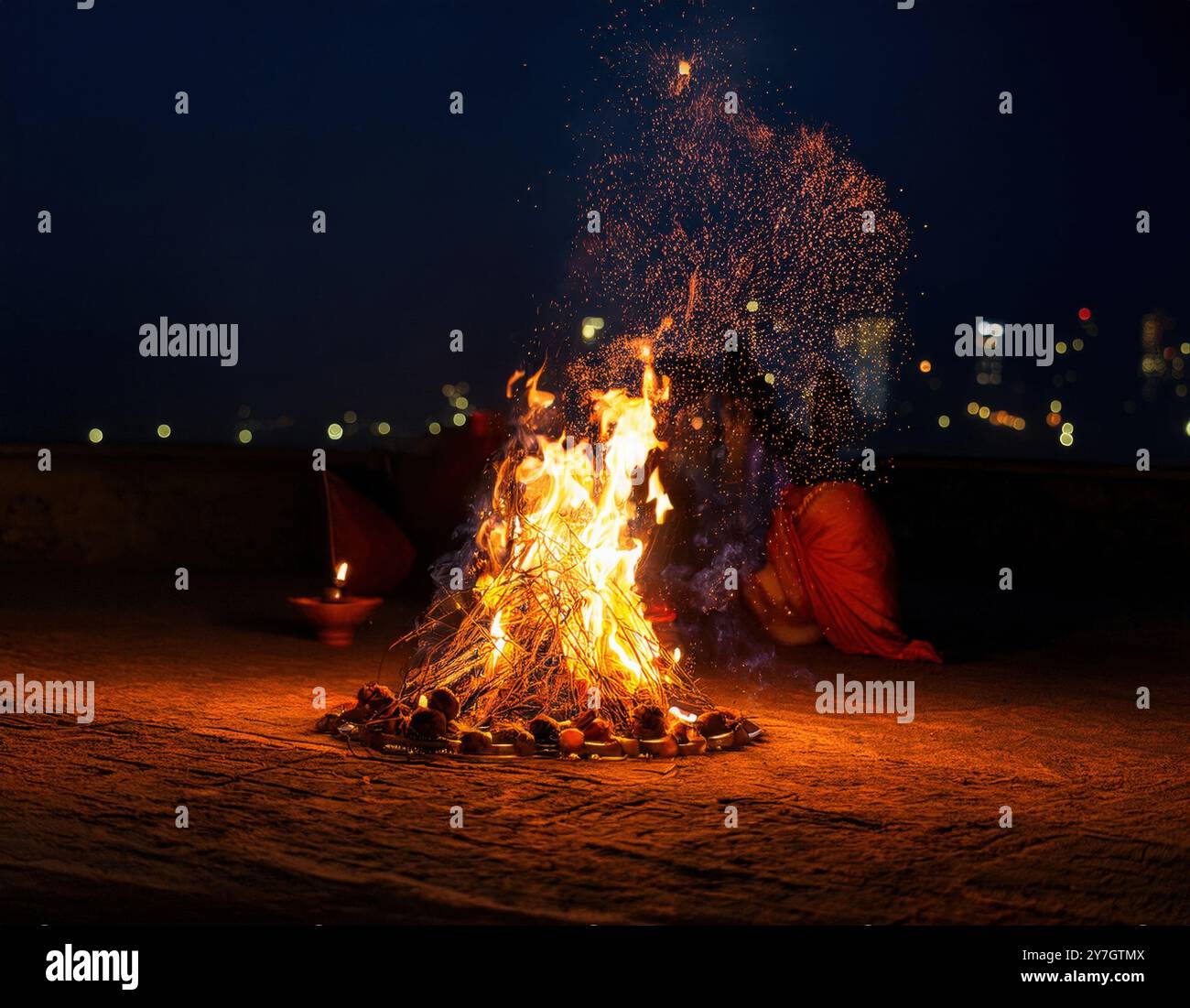 Heiliges Feuer während der Feier von Diwali, dem Lichterfest in Indien. Stockfoto