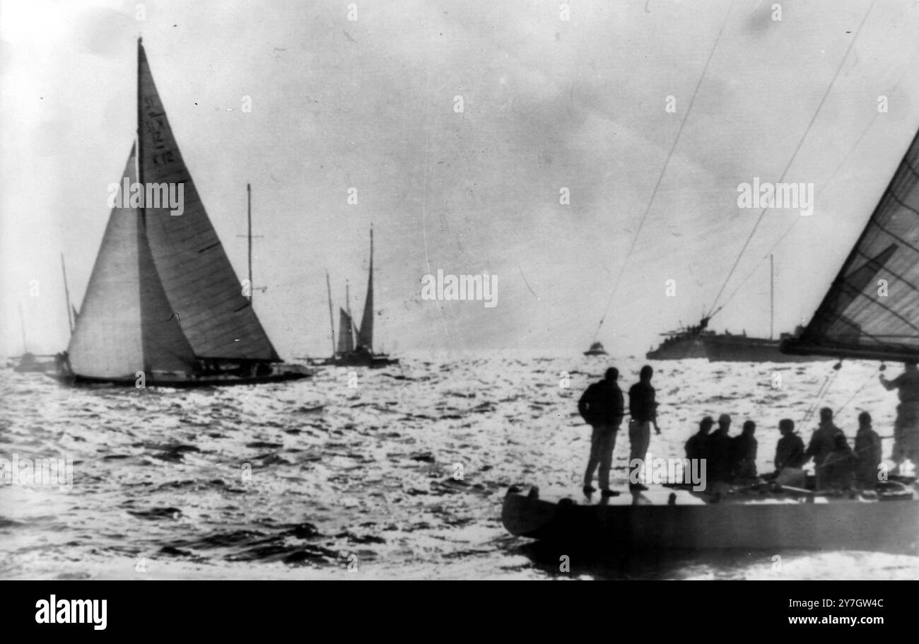 YACHTEN SOVERIEGN CREW MITGLIEDER CONSTELLATION WATCH CROSS ZIELLINIE ; 18. SEPTEMBER 1964 Stockfoto