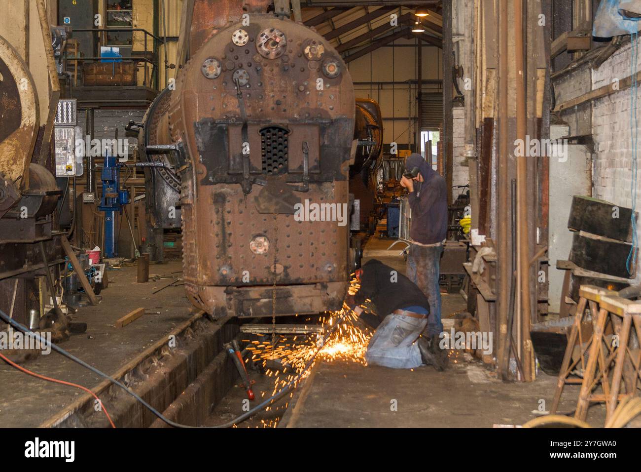 Ein Kessel wird im Didcot Railway Centre repariert Stockfoto