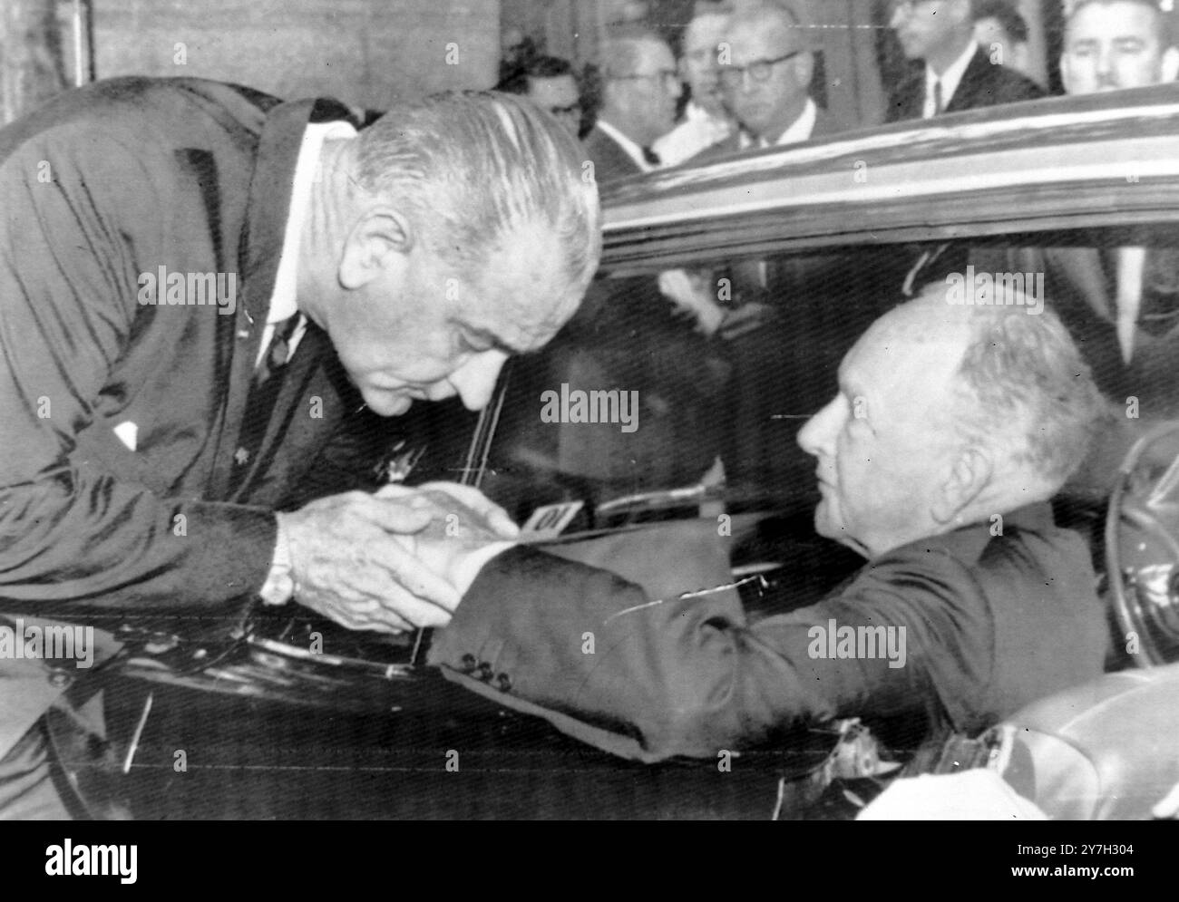 US-AMERIKANISCHER PRÄSIDENT LYNDON B JOHNSON MIT SENATOR HARRY BYRD IN WINCHESTER / ; 27. AUGUST 1964 Stockfoto