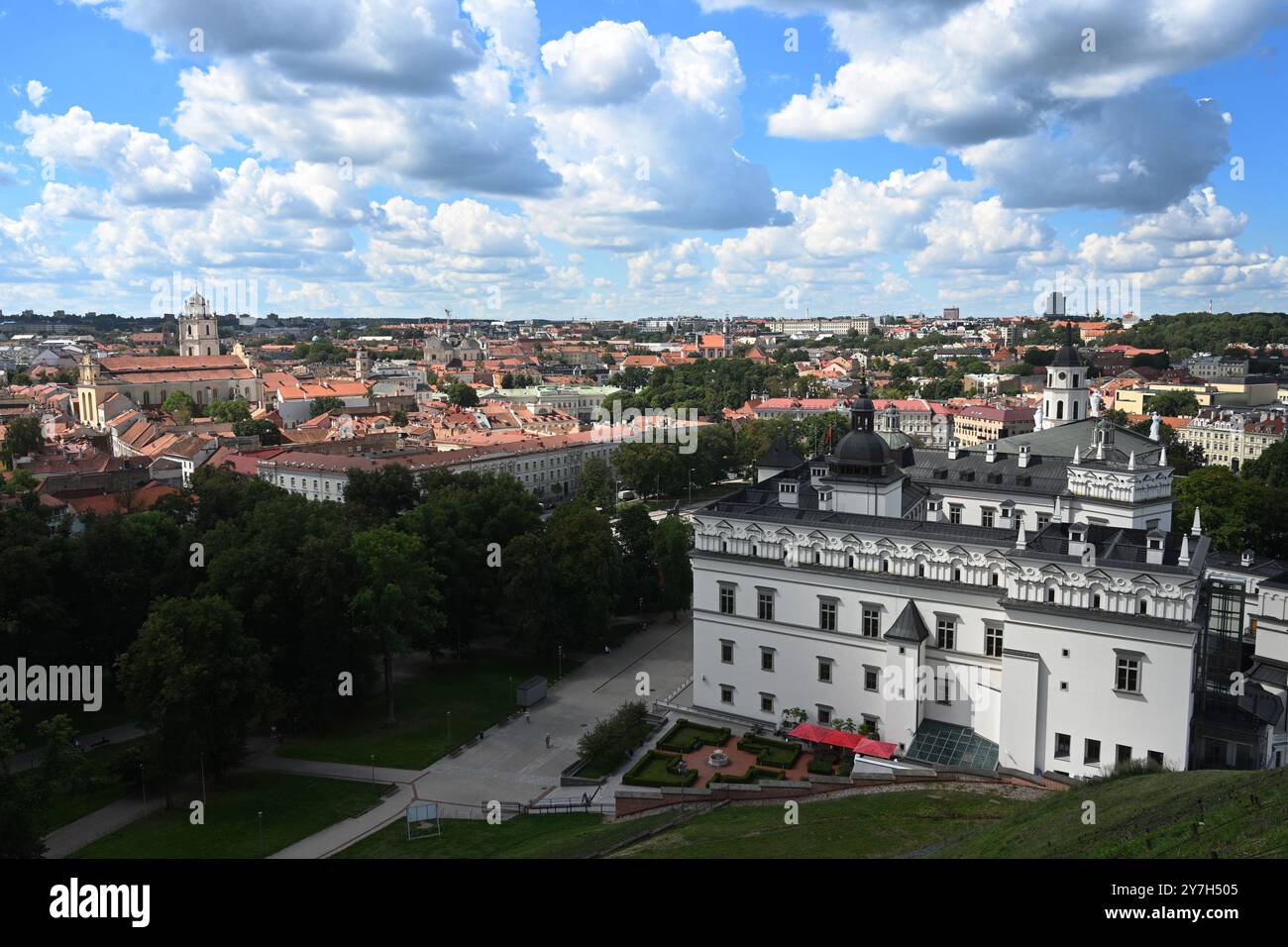 Vilnius, Litauen - 22. Juli 2024: Die Altstadt von Vilnius. Panorama von Vilnius, Litauen Stockfoto