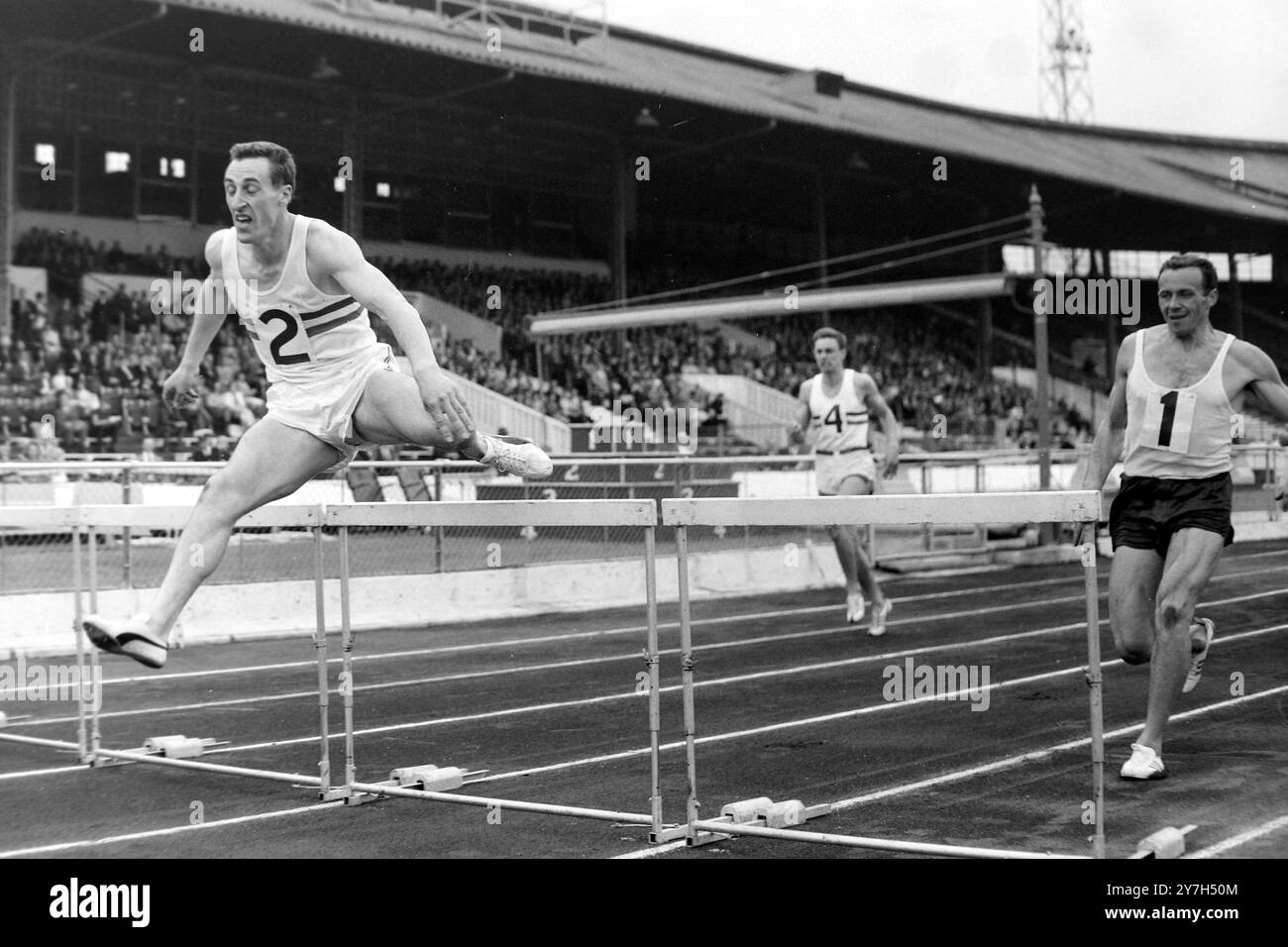 ATHLETICS COOPER GEWINNT 400 METER HÜRDEN IN LONDON; 15. AUGUST 1964 Stockfoto