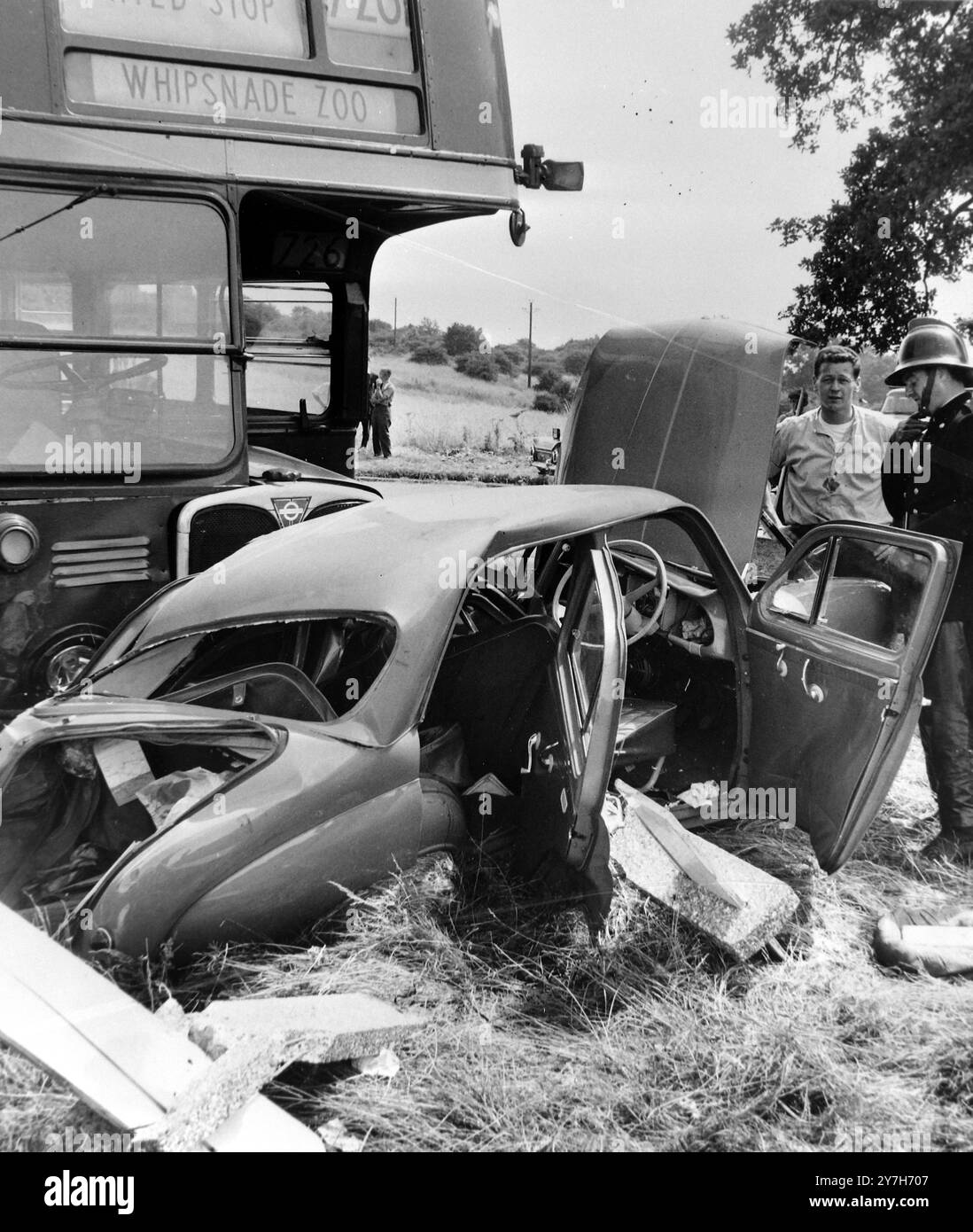VERKEHRSUNFALL LONDON TRANSPORTBUS KOLLISION 2 TOT BEI WHIPSNADE; 6. AUGUST 1964 Stockfoto