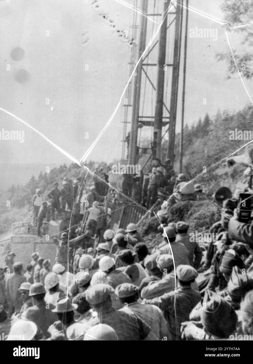 MINENKATASTROPHE AM BERG RIVEL KREIDEMINE IN CHAMPAGNOLES RETTETE DIE ÜBERLEBENDEN DER BERGLEUTE; 4. AUGUST 1964 Stockfoto