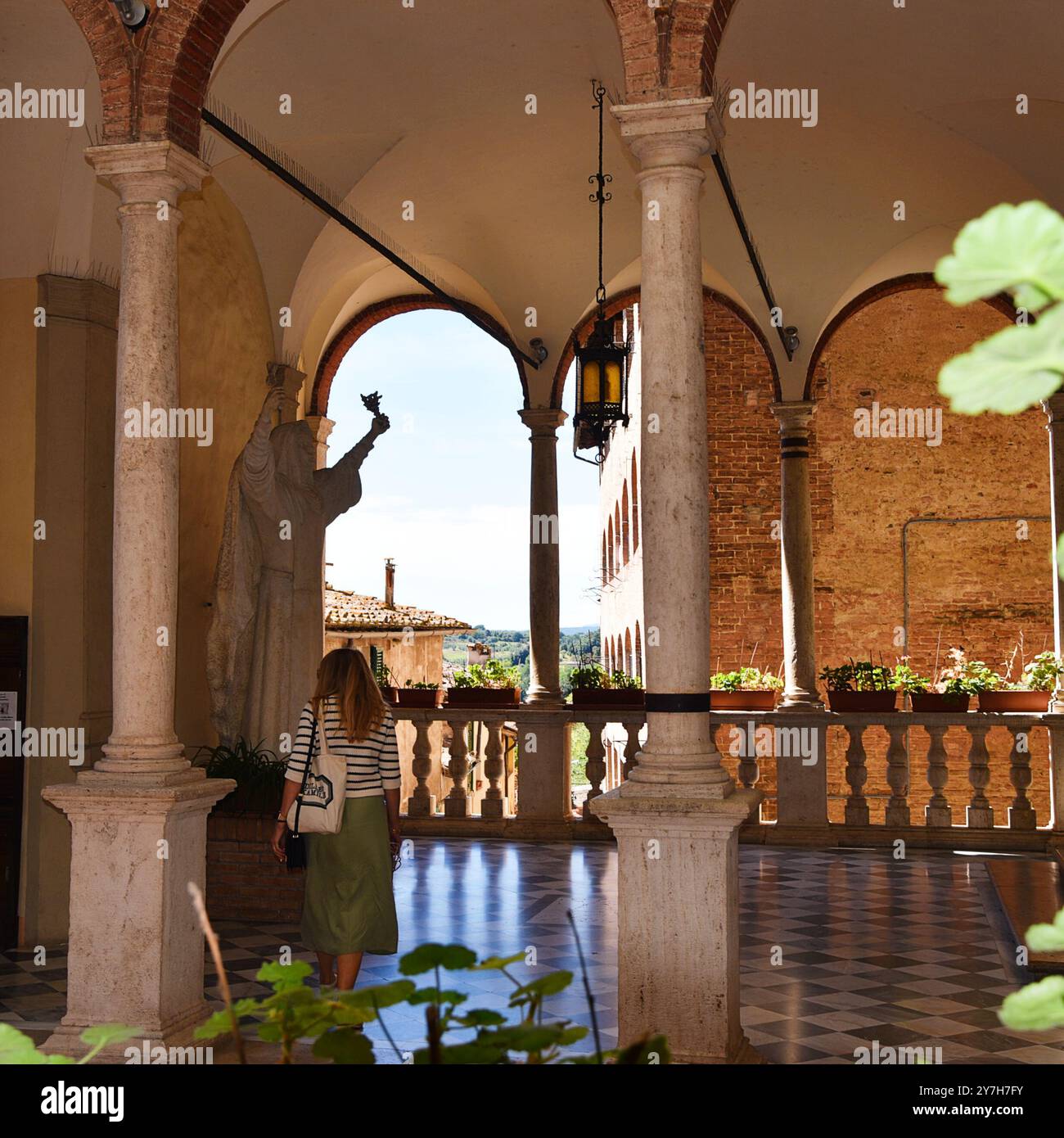 Sienas, Italien, 14. September 2024. Das Innere des Katharinenklosters in Siena. Hochwertige Fotos Stockfoto