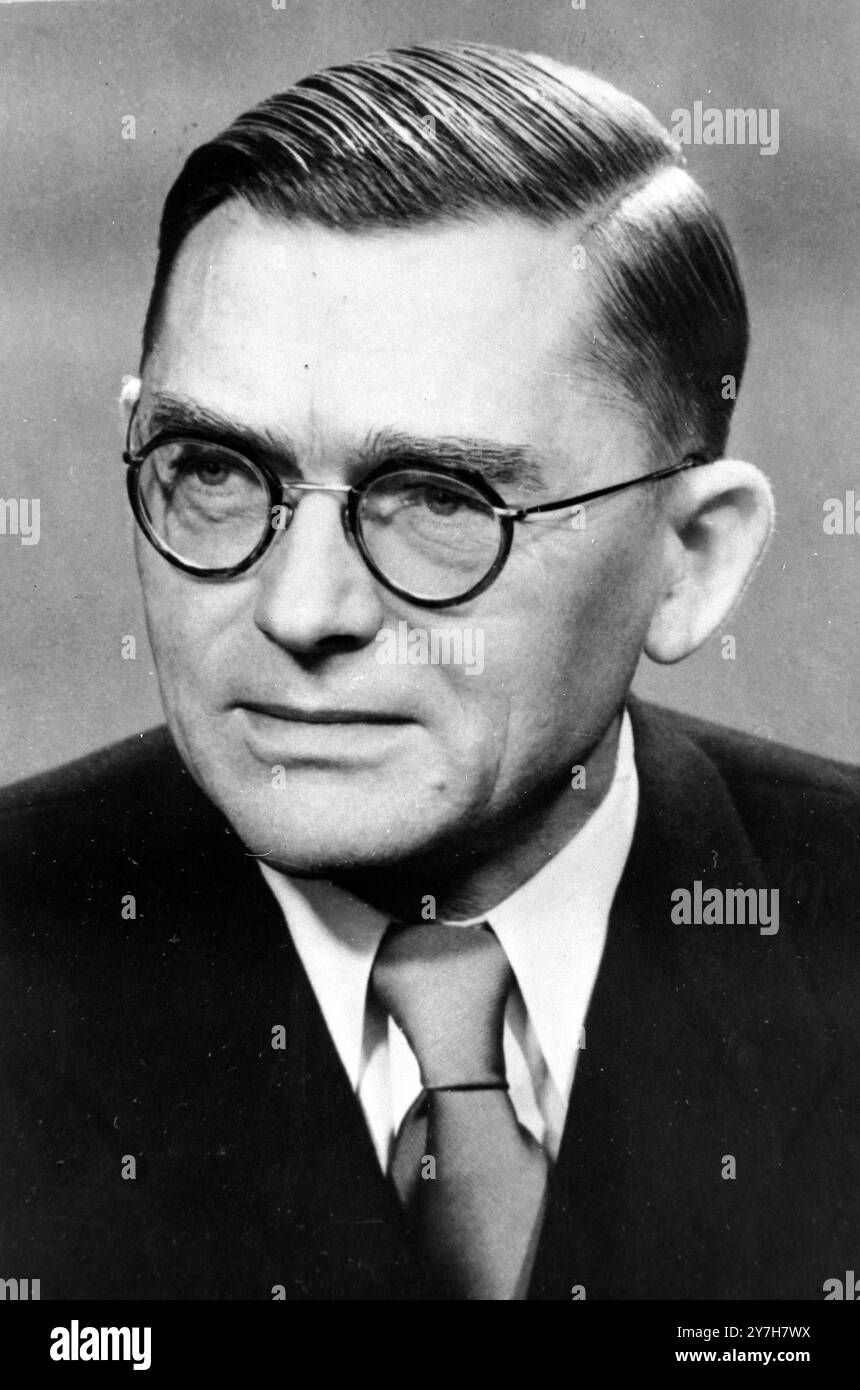 ALEKSANDER ZAWADZKI - PORTRÄT DES POLNISCHEN POLITIKERS, MITGLIED DES REGIERUNGSKABINETTS IN WARSCHAU; 30. JULI 1964 Stockfoto