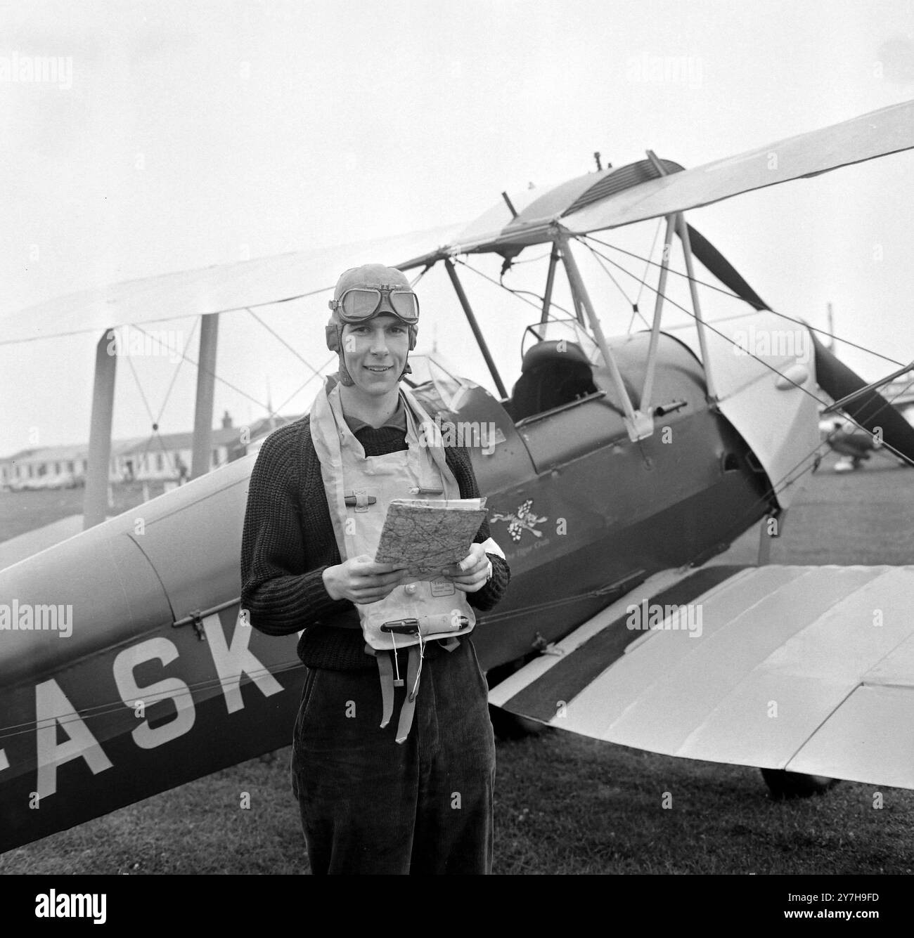 ROBIN D'ERLANGER PILOT UND TIGER MOTH FLUGZEUG IN SHOREHAM / ; 18. JULI 1964 Stockfoto