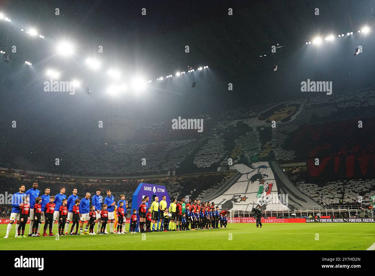 Fans vor dem Fußballspiel der Serie A zwischen Mailand und Inter im San Siro Stadion in Norditalien - Montag, 22. April, 2024. Sport - Fußball . (Foto: Spada/LaPresse) Stockfoto