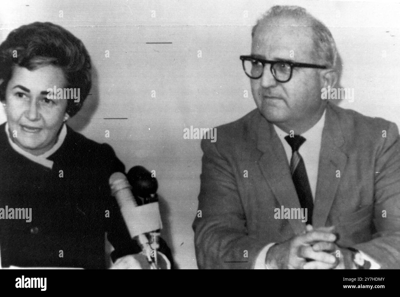 SPALTUNG IN DIE FAMILIE CASTRO GUILLERMO VELA UND JUANA CASTRO RUZ IN MEXIKO-STADT / ; 30. JUNI 1964 Stockfoto