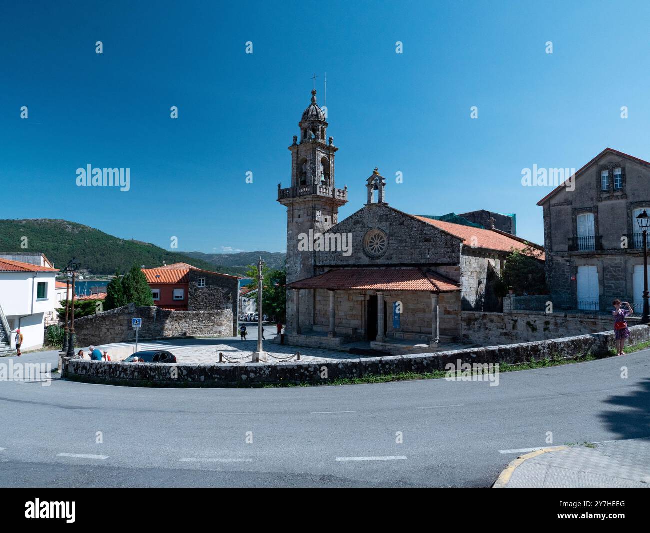 23.08.2024: Igrexa San padro, das Dorf Muros in Galicien in Spanien Stockfoto