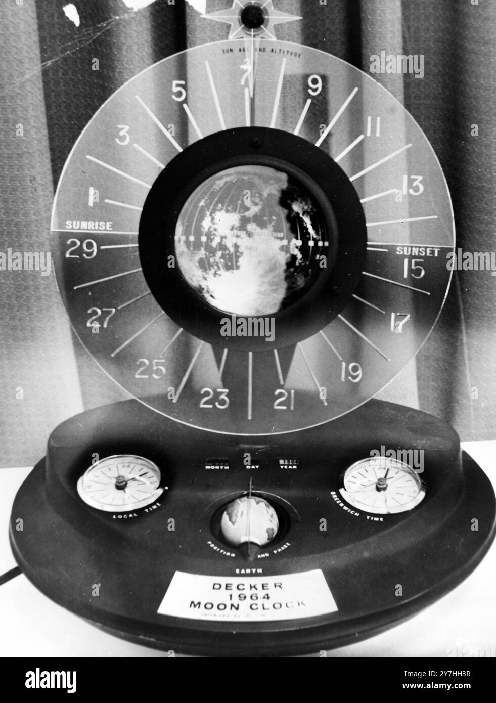 ERFINDUNG DER MONDUHR IN TEL AVIV, ISRAEL; 10. JUNI 1964 Stockfoto