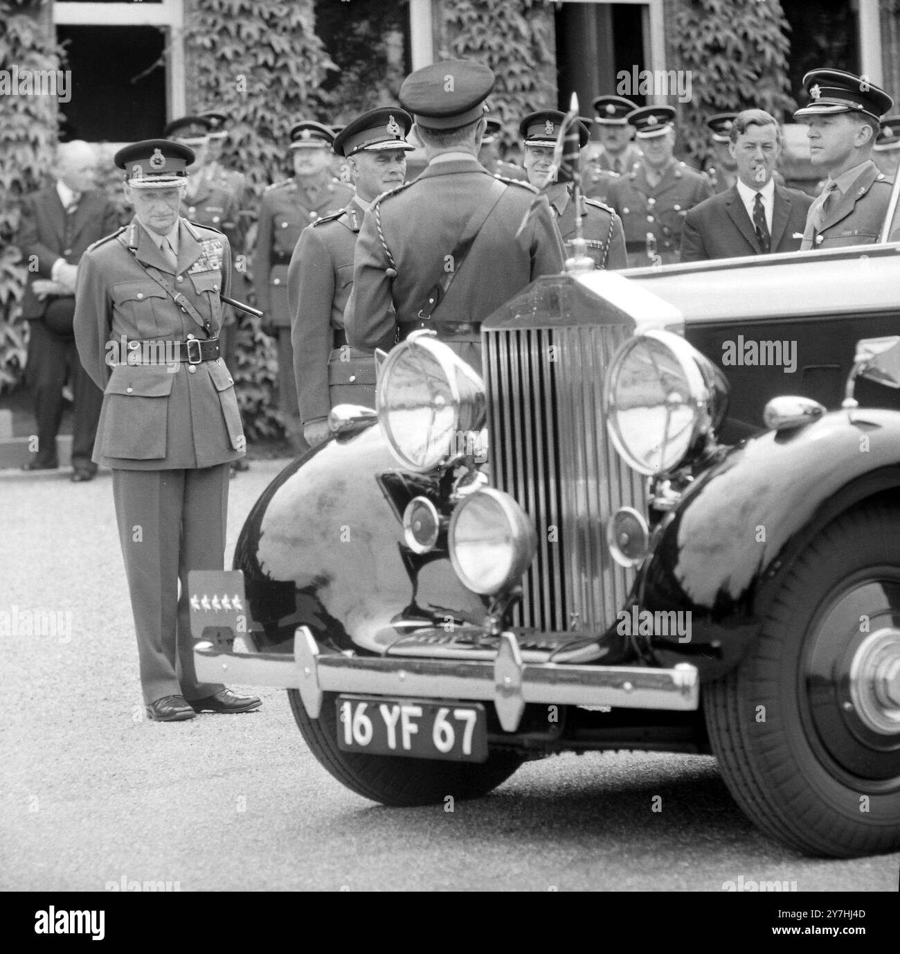 D-DAY MONTGOMERY VISCOUNT IN ROLLS ROYCE IM RASC MUSEUM IN ALDERSHOT AM 6. JUNI 1964 Stockfoto