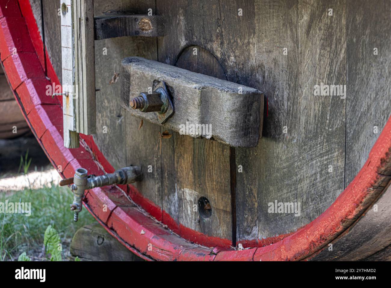 Ein Blick auf die Anschlagvorrichtung eines alten Zylinders Stockfoto