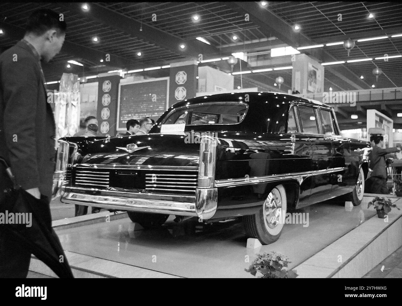 MOTORWAGENLIMOUSINE AUF DER CHINESISCHEN MESSE IN TOKIO AM 14. APRIL 1964 Stockfoto