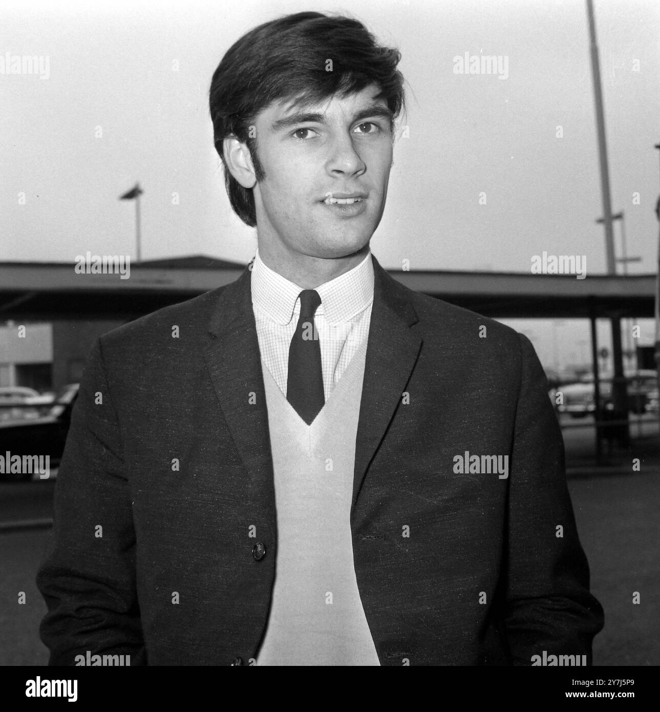 JOHNNY GUSTAFSON AM FLUGHAFEN LONDON WIRD MITGLIED DER MERSEYBEATS / ; 2. MÄRZ 1964 Stockfoto