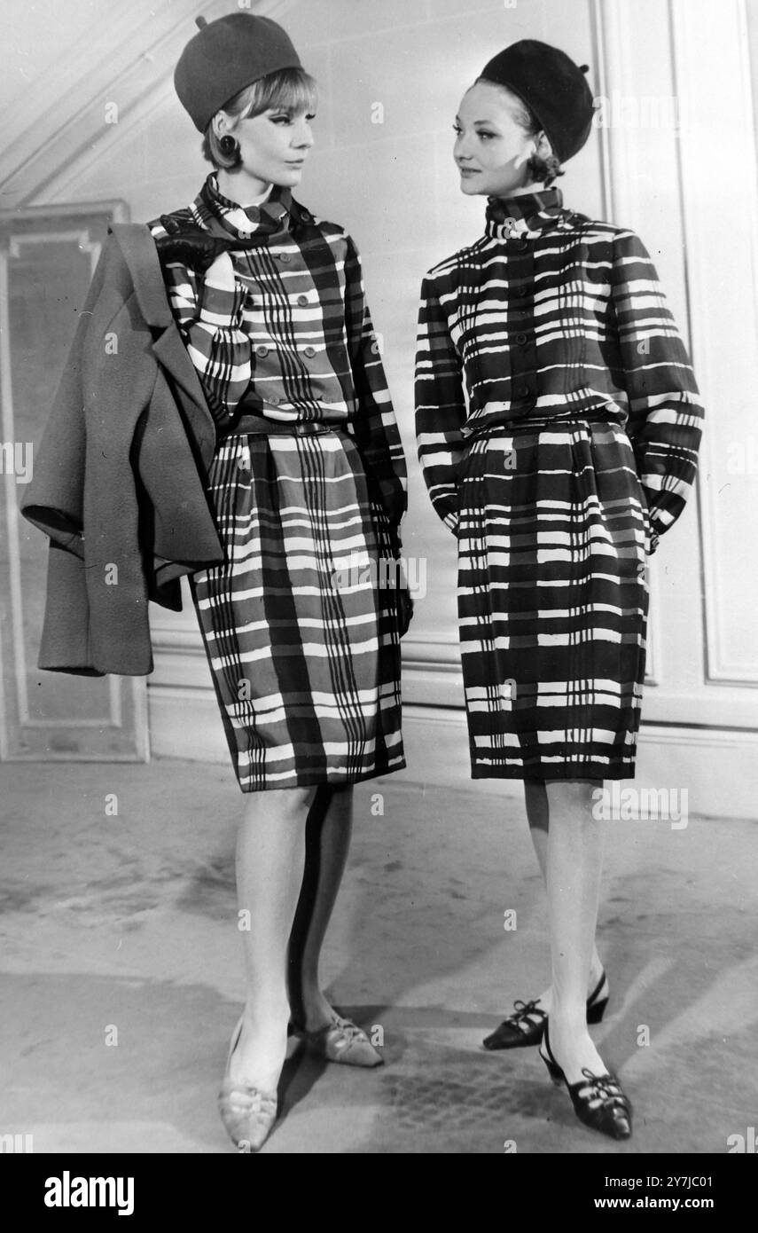 MODEKOLLEKTION VON MARC BOHAN IN PARIS / ; 10. FEBRUAR 1964 Stockfoto