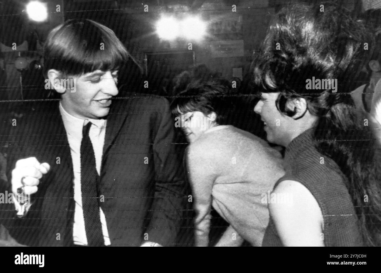 DIE BEATLES POPGRUPPE RINGO STARR TANZT MIT PAULINE KLAIREAT P /; 10. FEBRUAR 1964 Stockfoto