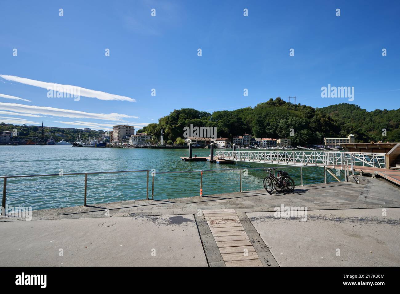 29-10-2024, Blick auf Pasai San Pedro vom Pasaia Donibane Pier Stockfoto