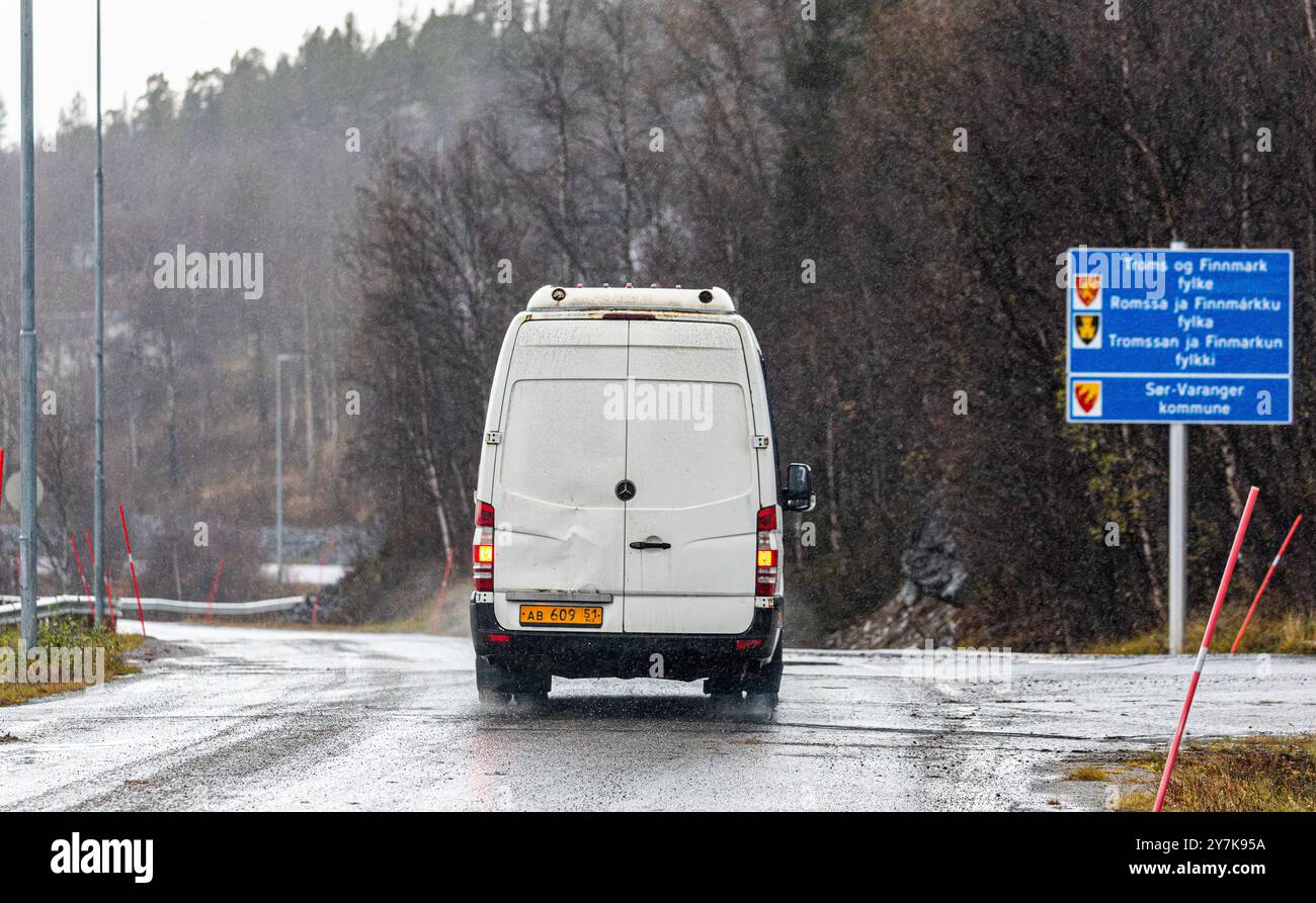 Kirkenes, Norwegen, 16. Oktober 2023: Wenn Sie aus Russland nach Norwegen einreisen wollen, benötigen Sie ein Visum. Zwischen 2010 und 2022 ist die visumfreie Einreise möglich Stockfoto