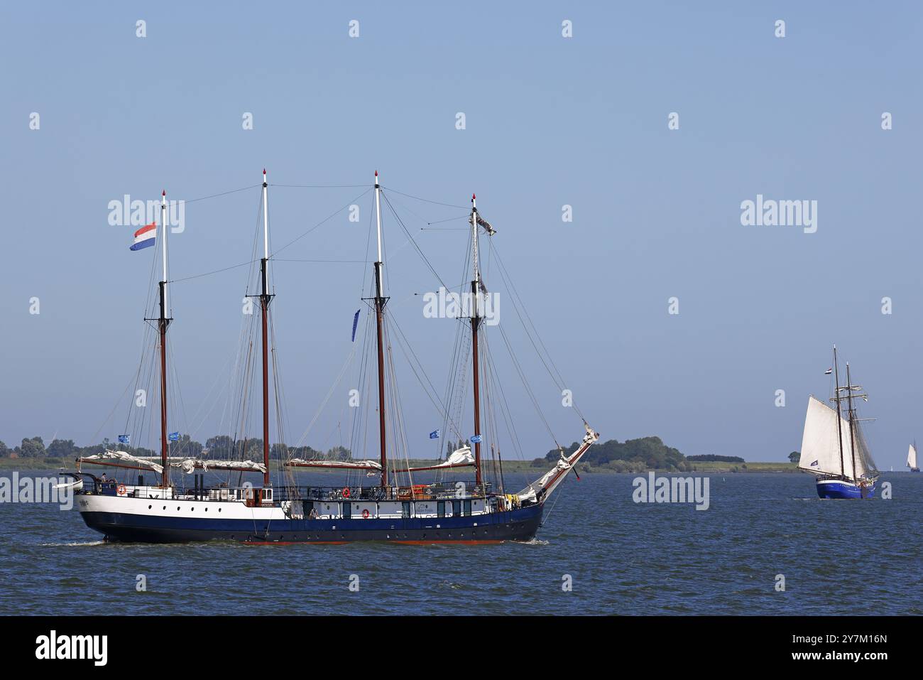 Historische Segelschiffe, traditionelle Segelschiffe auf dem IJsselmeer bei Enkhuizen, Nordholland, Westfriesland, Niederlande Stockfoto