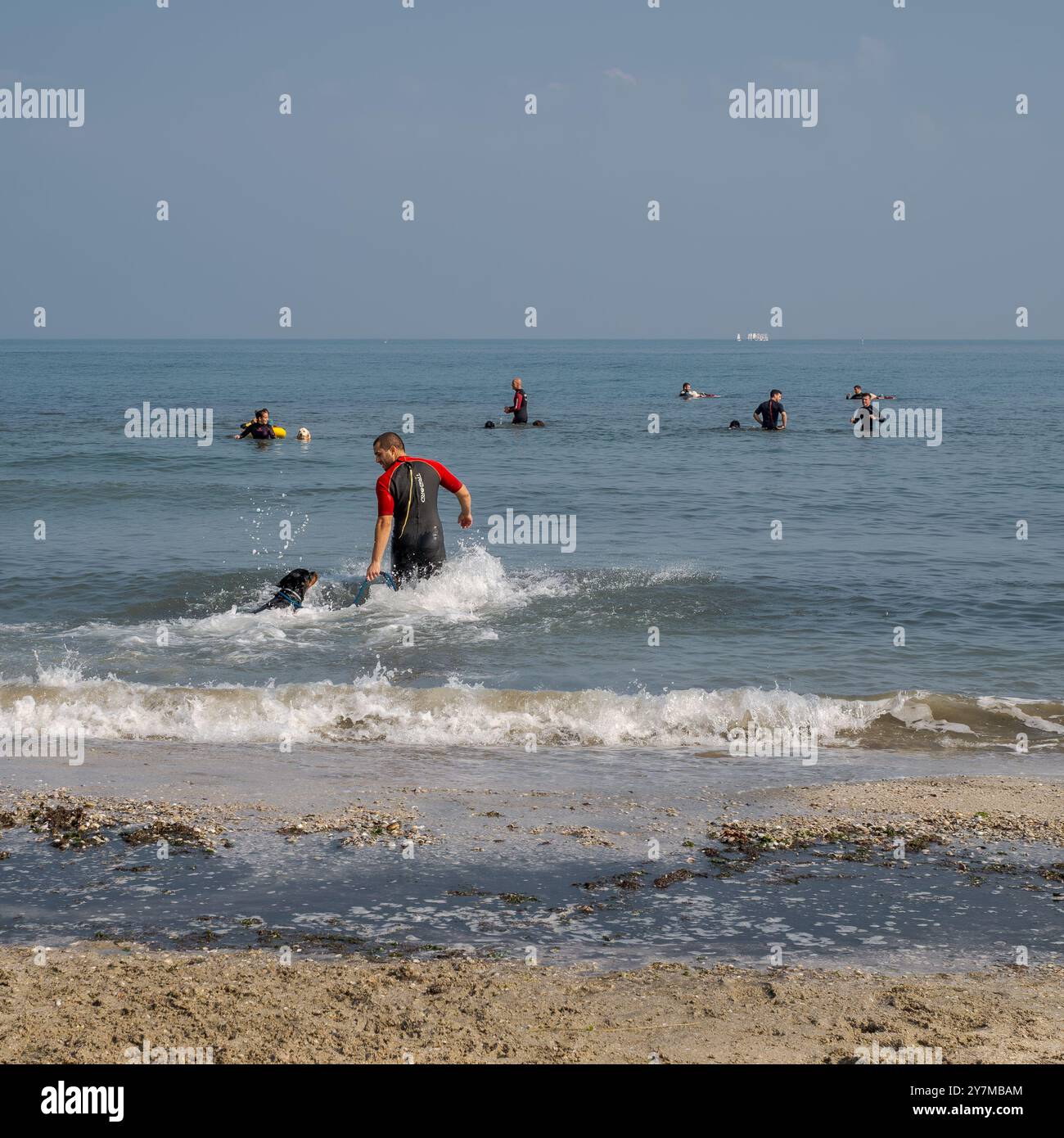 10-14-2018. Cervia, Provinz Ravenna; Emilia-Romagna, Italien. Cervia am Meer vom Strand aus gesehen im Winter Stockfoto