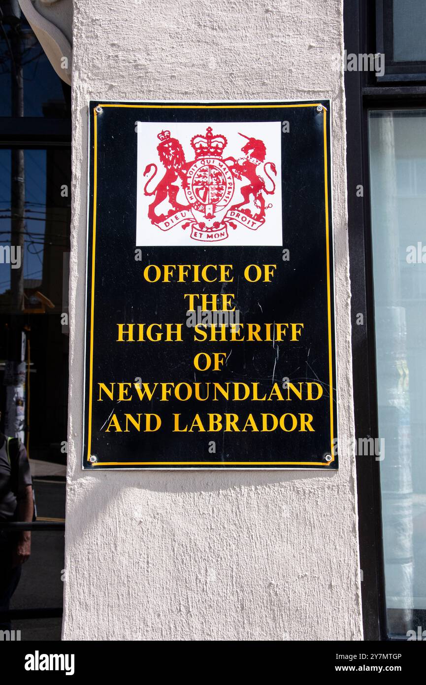 Schild mit dem Büro des High Sheriff in der Duckworth Street in der Innenstadt von St. John's, Neufundland & Labrador, Kanada Stockfoto